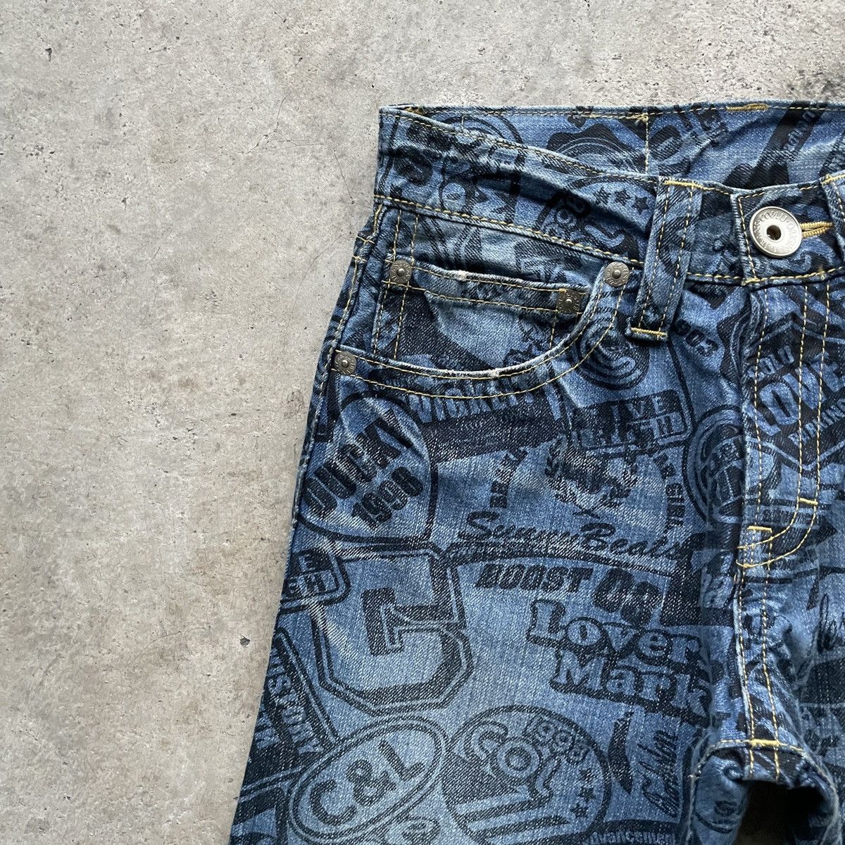 Japanese Brand Vintage Japanese Faded Full Print Denim Jeans Pants W27x29.5 Size US 27 - 4 Thumbnail