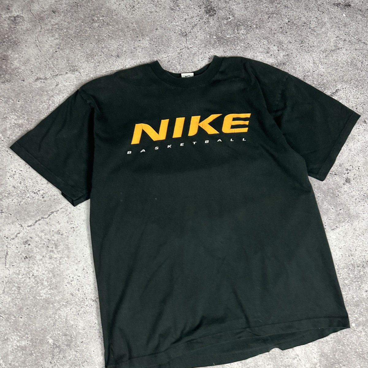 Vintage Vintage 90s Nike Basketball tee Big Logo Og Sun faded y2k Size US XL / EU 56 / 4 - 5 Thumbnail
