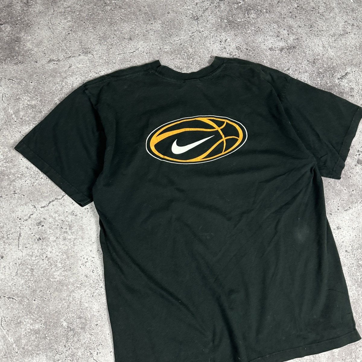 Vintage Vintage 90s Nike Basketball tee Big Logo Og Sun faded y2k Size US XL / EU 56 / 4 - 6 Thumbnail
