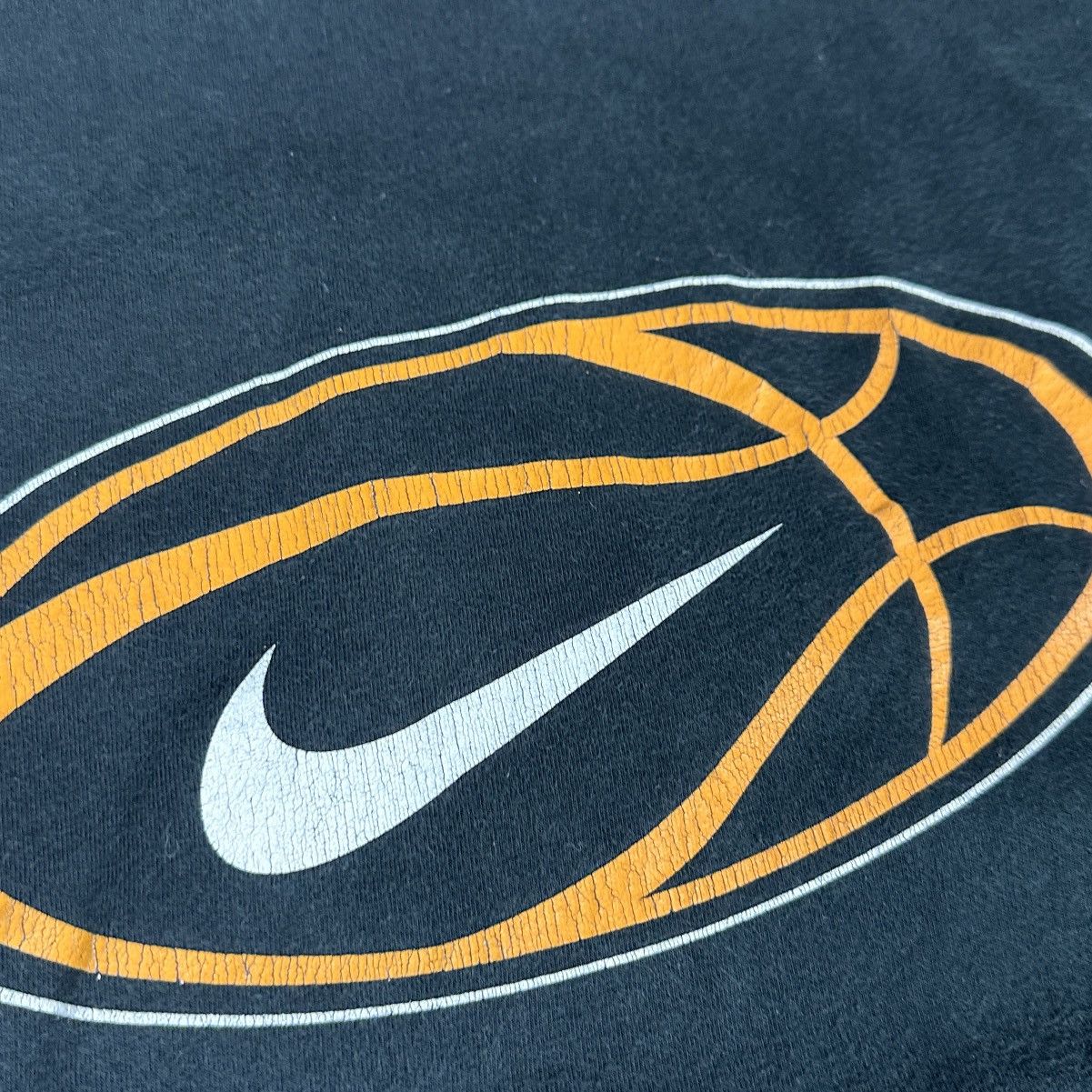 Vintage Vintage 90s Nike Basketball tee Big Logo Og Sun faded y2k Size US XL / EU 56 / 4 - 8 Thumbnail