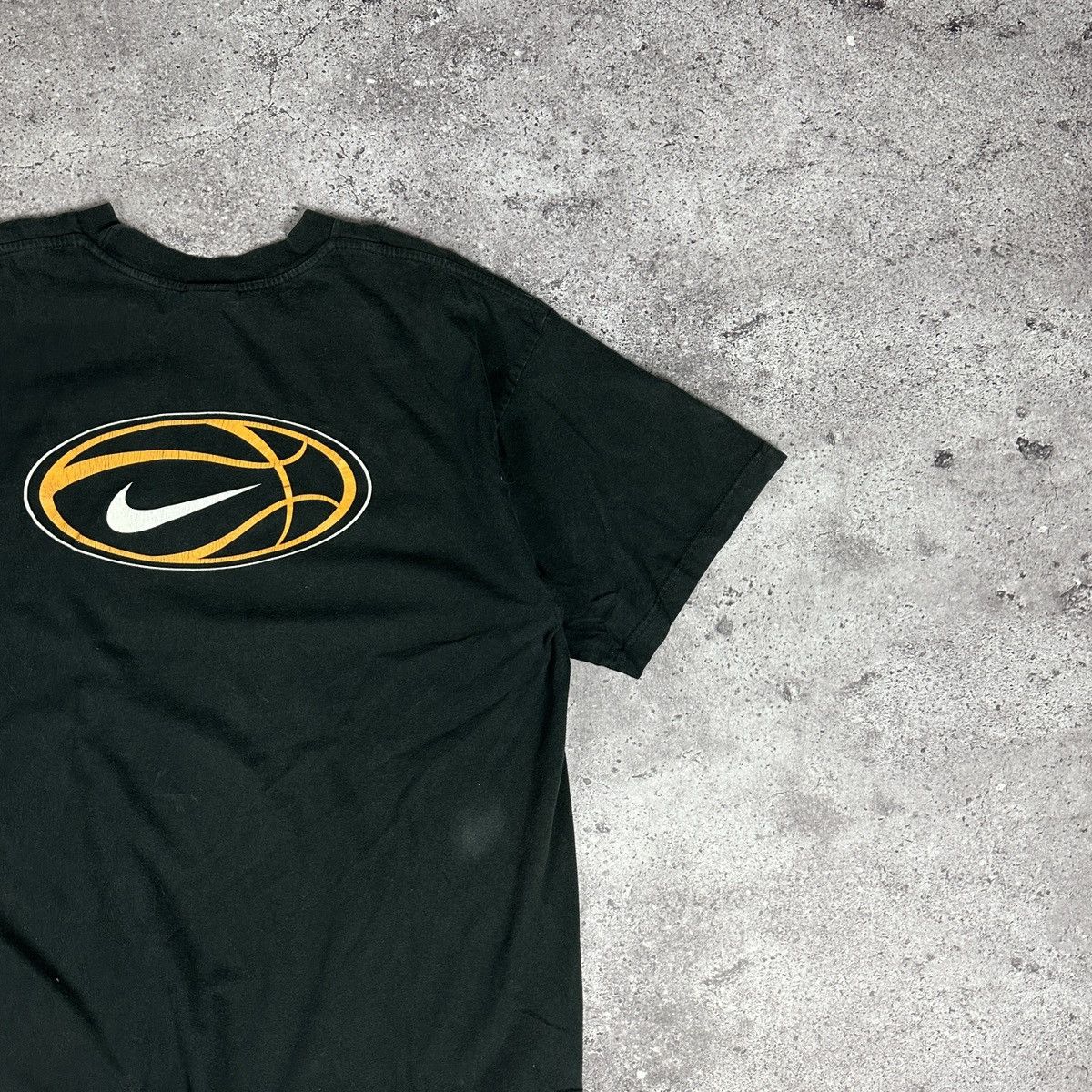 Vintage Vintage 90s Nike Basketball tee Big Logo Og Sun faded y2k Size US XL / EU 56 / 4 - 4 Thumbnail