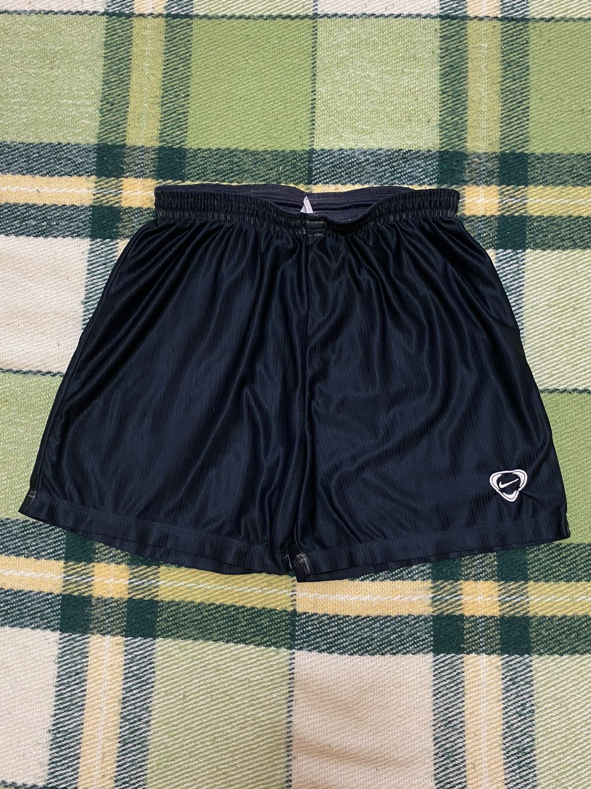 Nike Vintage Nike shorts streetwear swoosh casual y2k size M Size US 32 / EU 48 - 1 Thumbnail