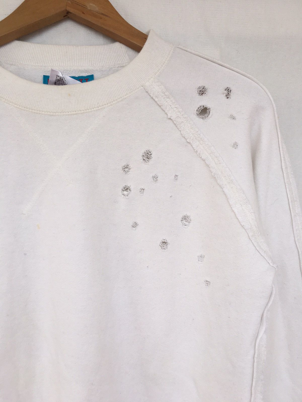 Katharine Hamnett London white ripped sweatshirt Size US M / EU 48-50 / 2 - 2 Thumbnail