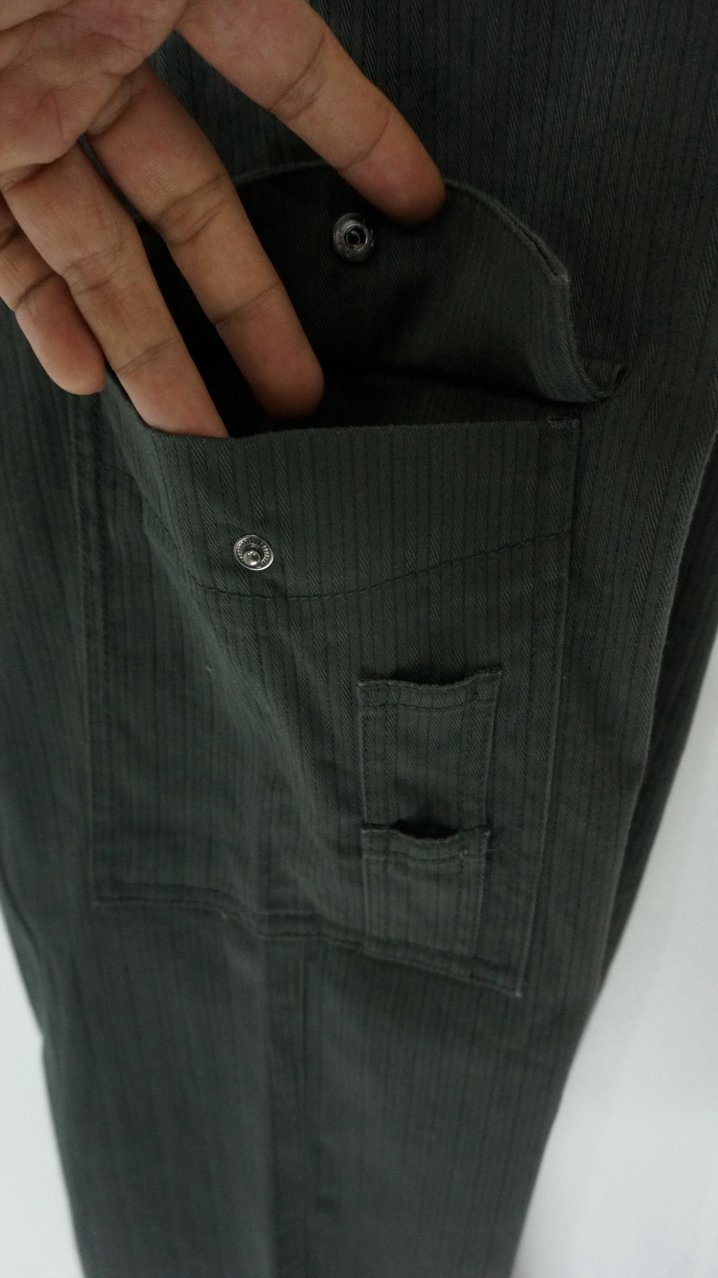Calvin Klein CALVIN KLEIN Greenish Slate Black Cargo Worn Pants Size US 34 / EU 50 - 15 Thumbnail