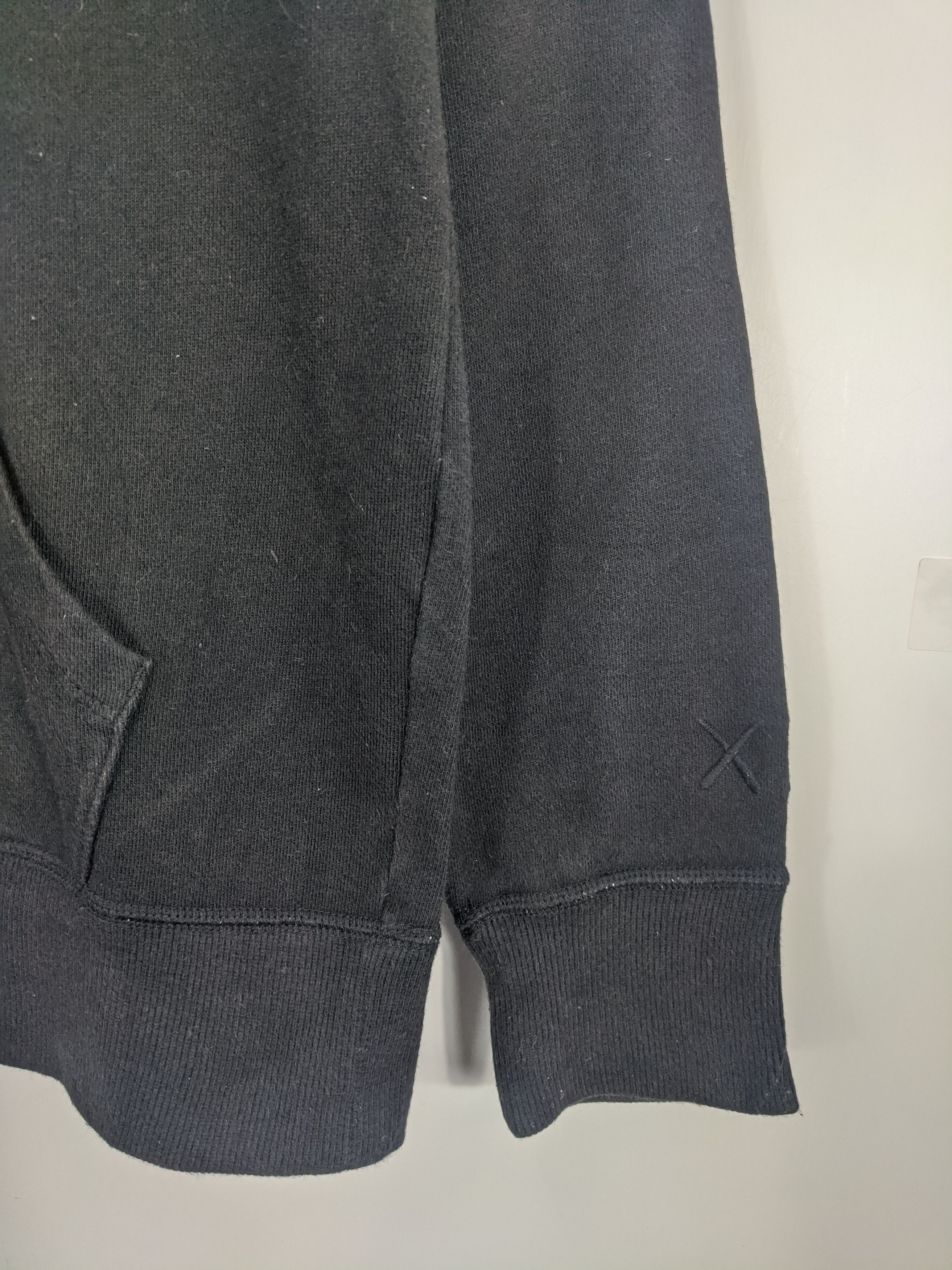 Japanese Brand × Kaws × Uniqlo Uniqlo X Kaws Hoodie Jumper Size US M / EU 48-50 / 2 - 6 Thumbnail