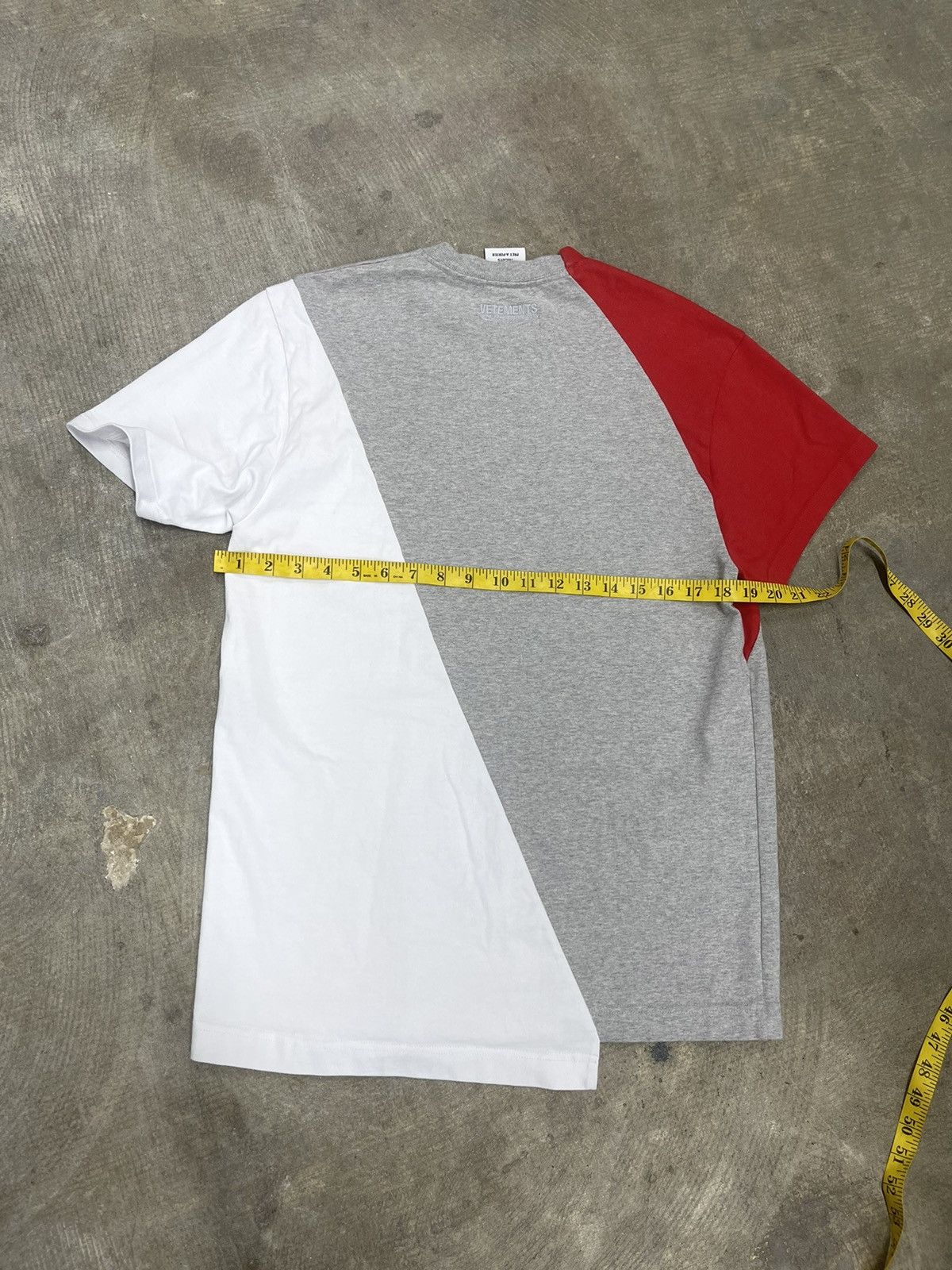 Tommy Hilfiger × Vetements Logo Print Patchwork T-Shirt Size US S / EU 44-46 / 1 - 8 Thumbnail