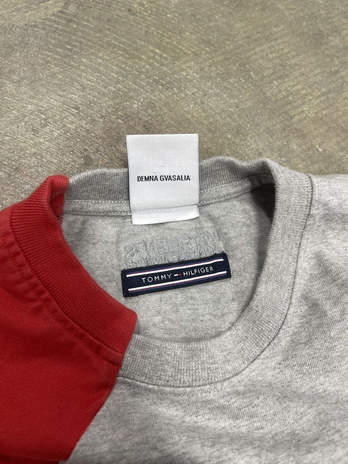 Tommy Hilfiger × Vetements Logo Print Patchwork T-Shirt Size US S / EU 44-46 / 1 - 5 Thumbnail
