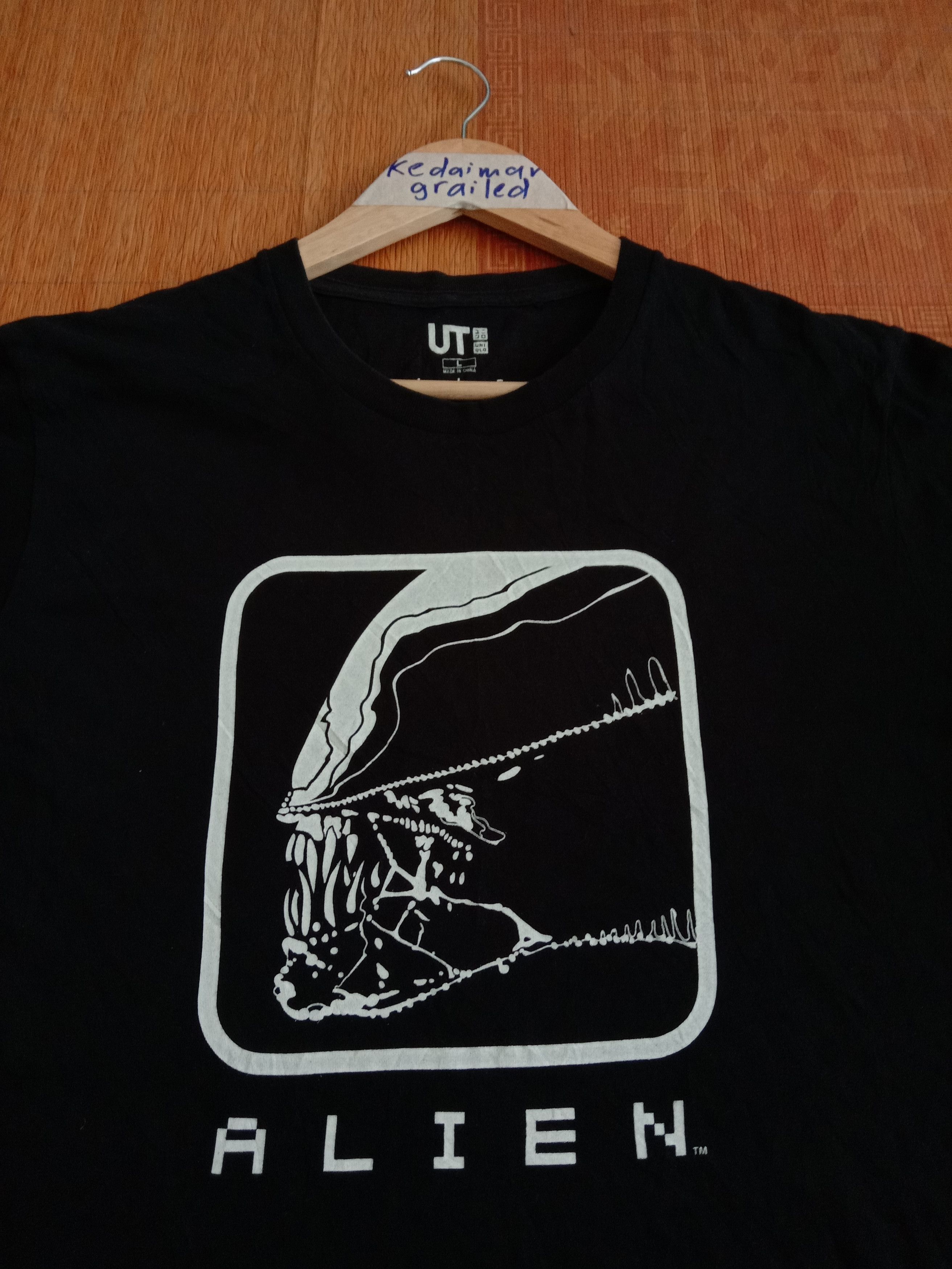 Uniqlo Alien Movie Tee Size US L / EU 52-54 / 3 - 3 Thumbnail