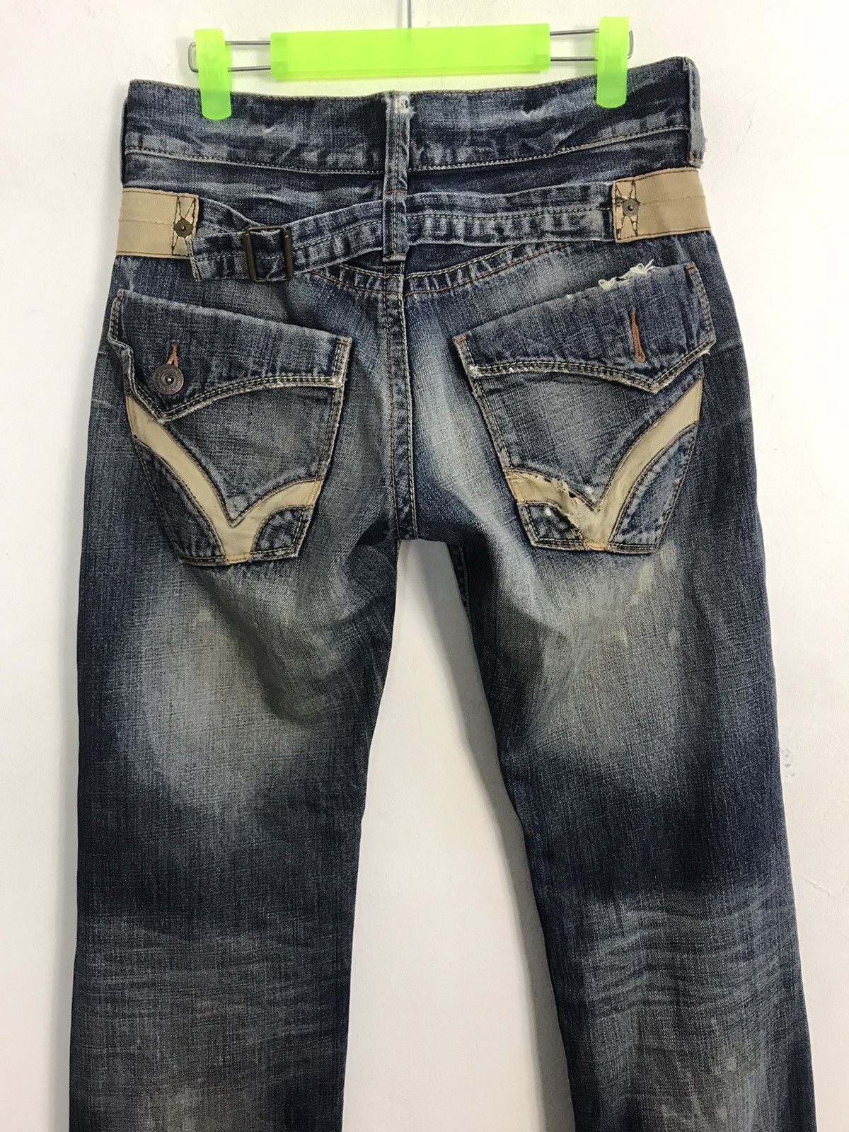 Japanese Brand Back Number Distressed Denim Jeans Buckle Size Waist 30 Size US 30 / EU 46 - 5 Thumbnail