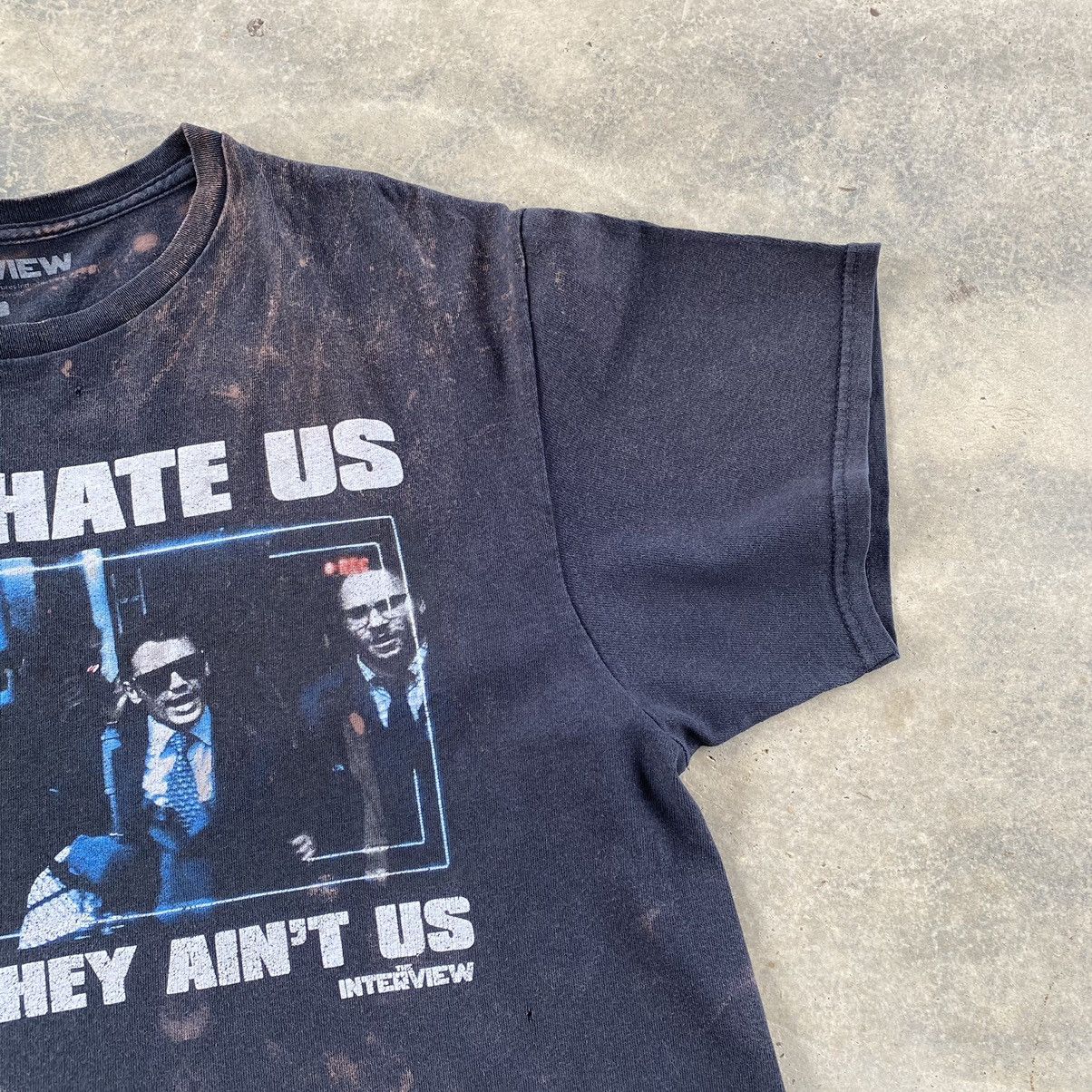 Vintage Vintage Y2k The Interview Movie Distressed Tees Size US L / EU 52-54 / 3 - 5 Thumbnail