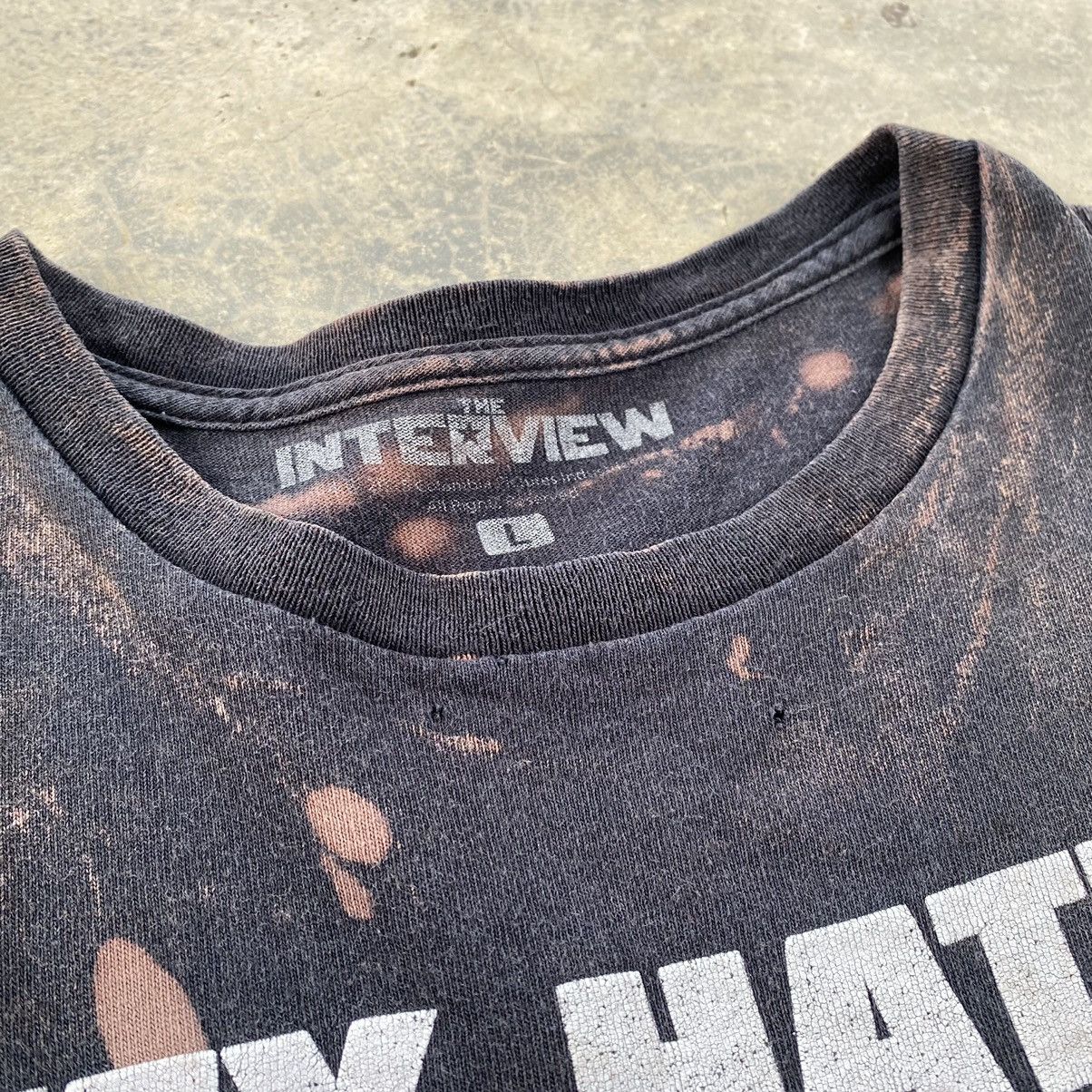 Vintage Vintage Y2k The Interview Movie Distressed Tees Size US L / EU 52-54 / 3 - 8 Thumbnail