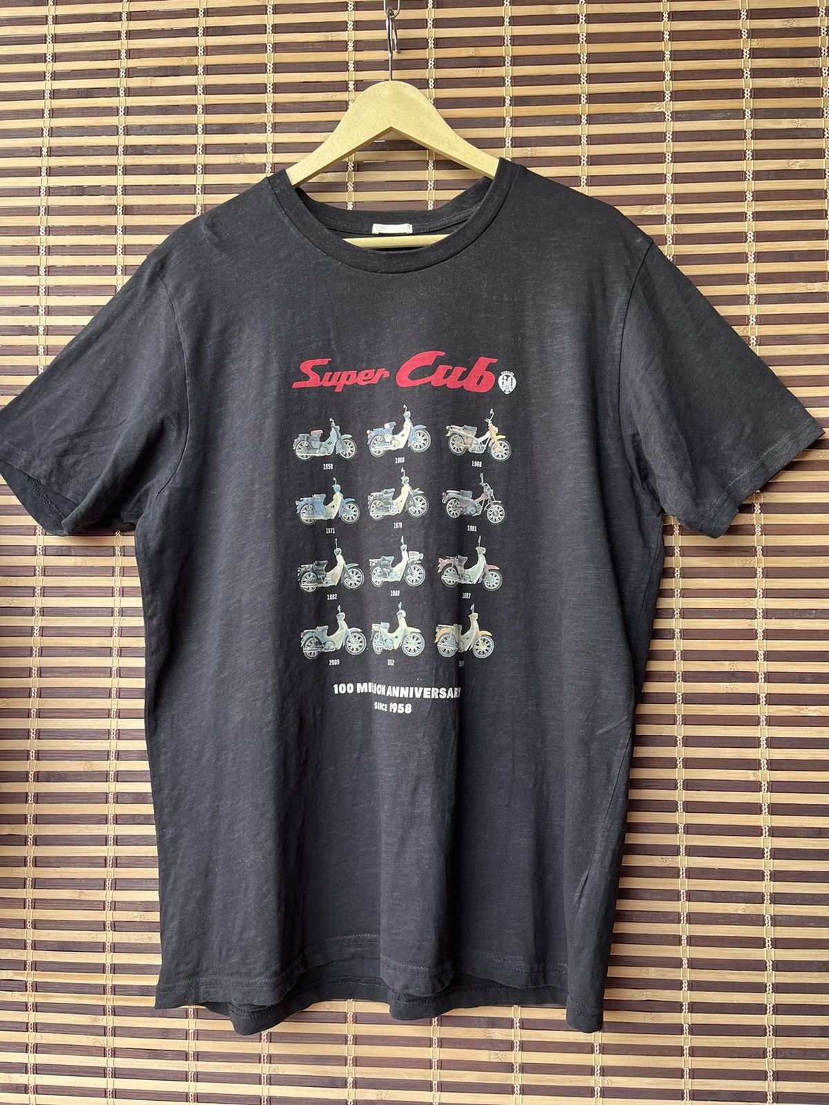 GU × Honda × Japanese Brand Honda Super Cub 100 Million Anniversary TShirt Size US XL / EU 56 / 4 - 19 Thumbnail
