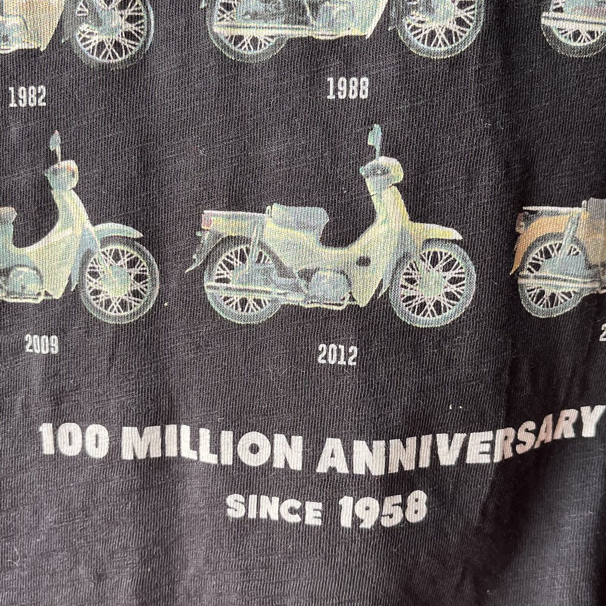 GU × Honda × Japanese Brand Honda Super Cub 100 Million Anniversary TShirt Size US XL / EU 56 / 4 - 11 Thumbnail