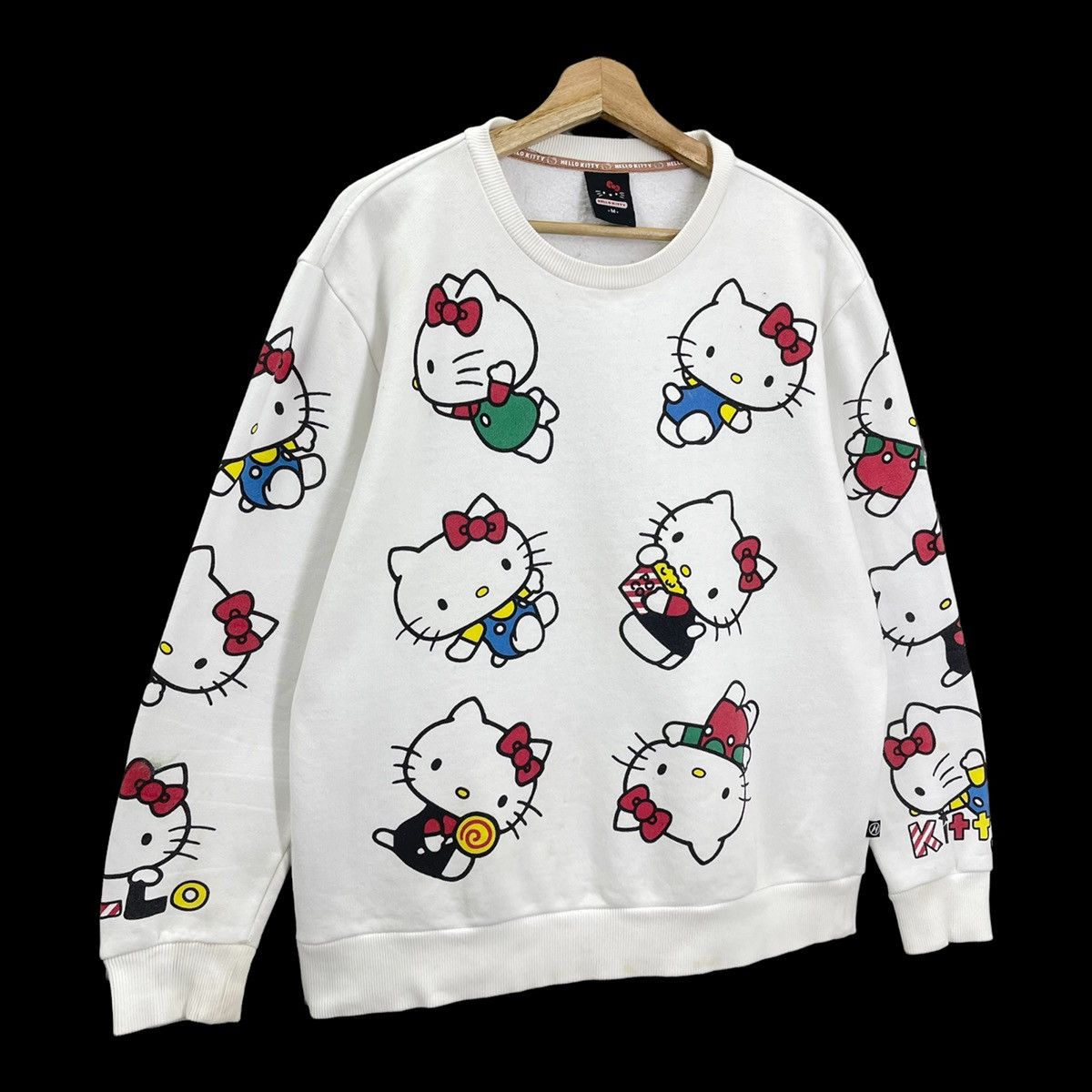 Japanese Brand RARE!! Hello Kitty Over Print Crewneck Hoodies Size M Size US M / EU 48-50 / 2 - 2 Thumbnail