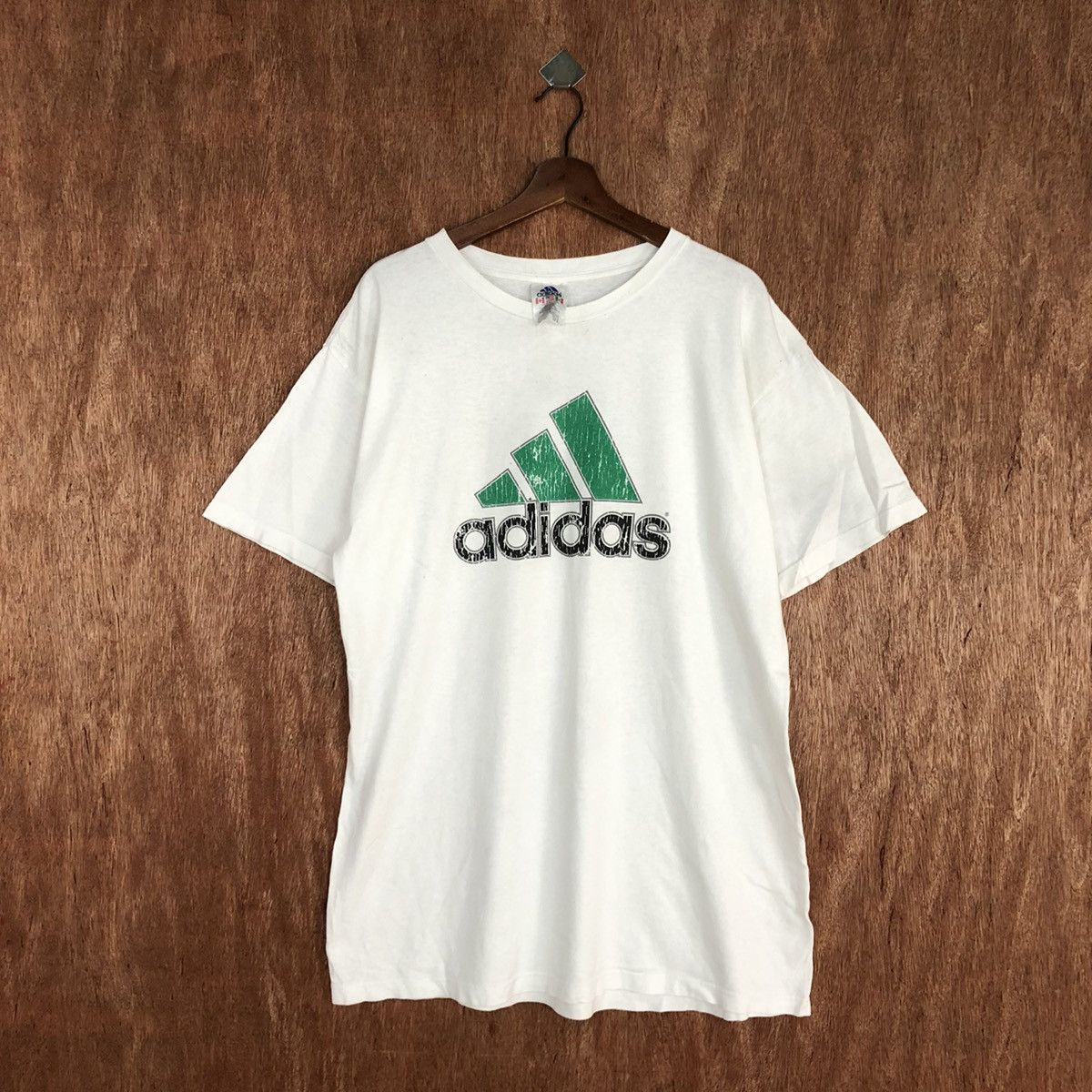 Adidas DL Adidas Vintage made in USA White Big Logo Tshirt #2057 Size US L / EU 52-54 / 3 - 1 Thumbnail