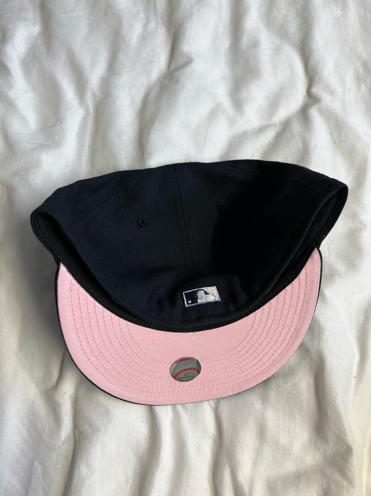 New Era Exclusive Milwaukee Brewers Fitted Navy Blue Pink Brim 7 3/4 Size ONE SIZE - 7 Thumbnail