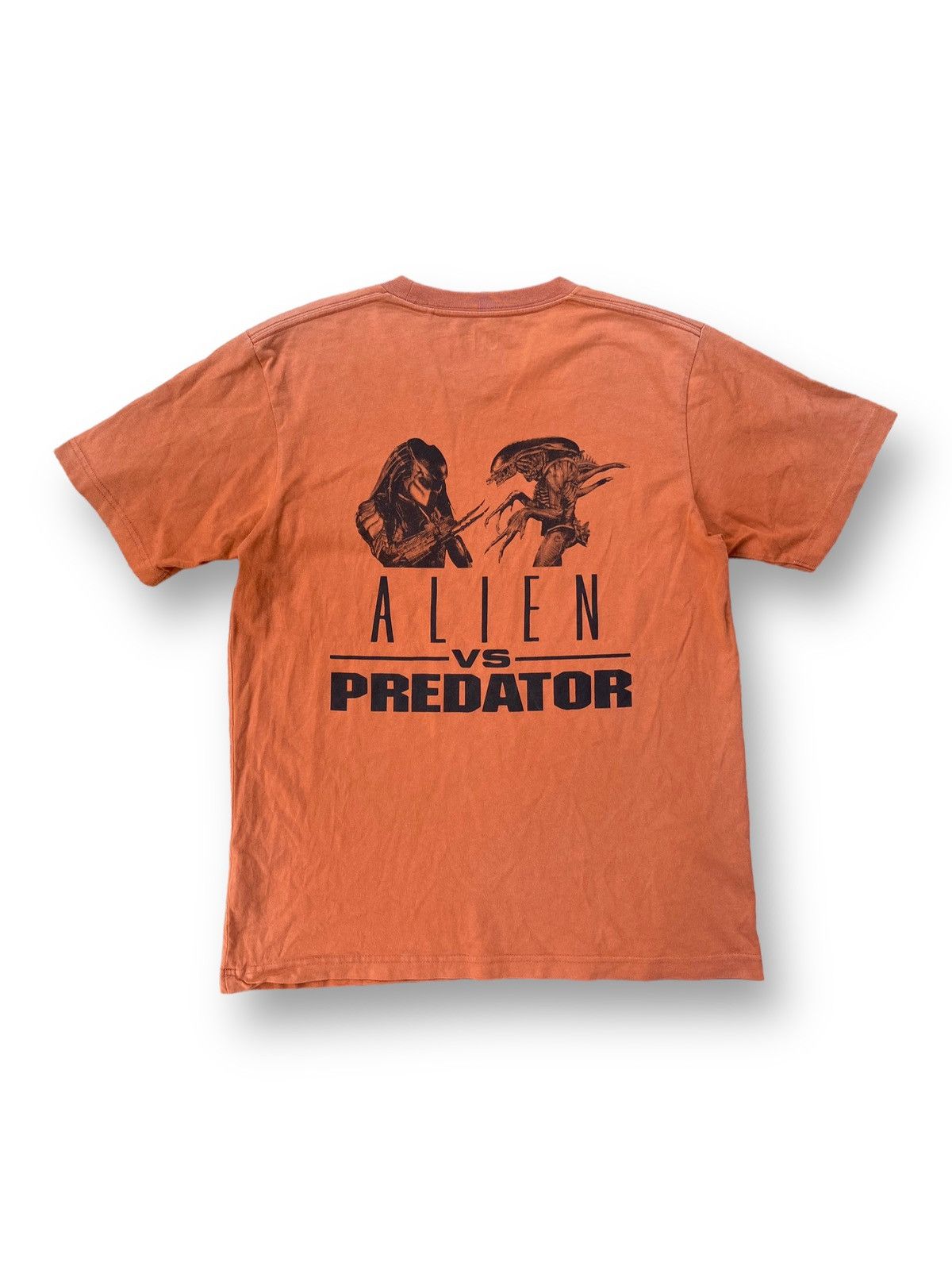image of Movie x Vintage Alien Vs Predator Promo Vintage Shirt Japan Made. A11 in Brown, Men's (Size Medium)