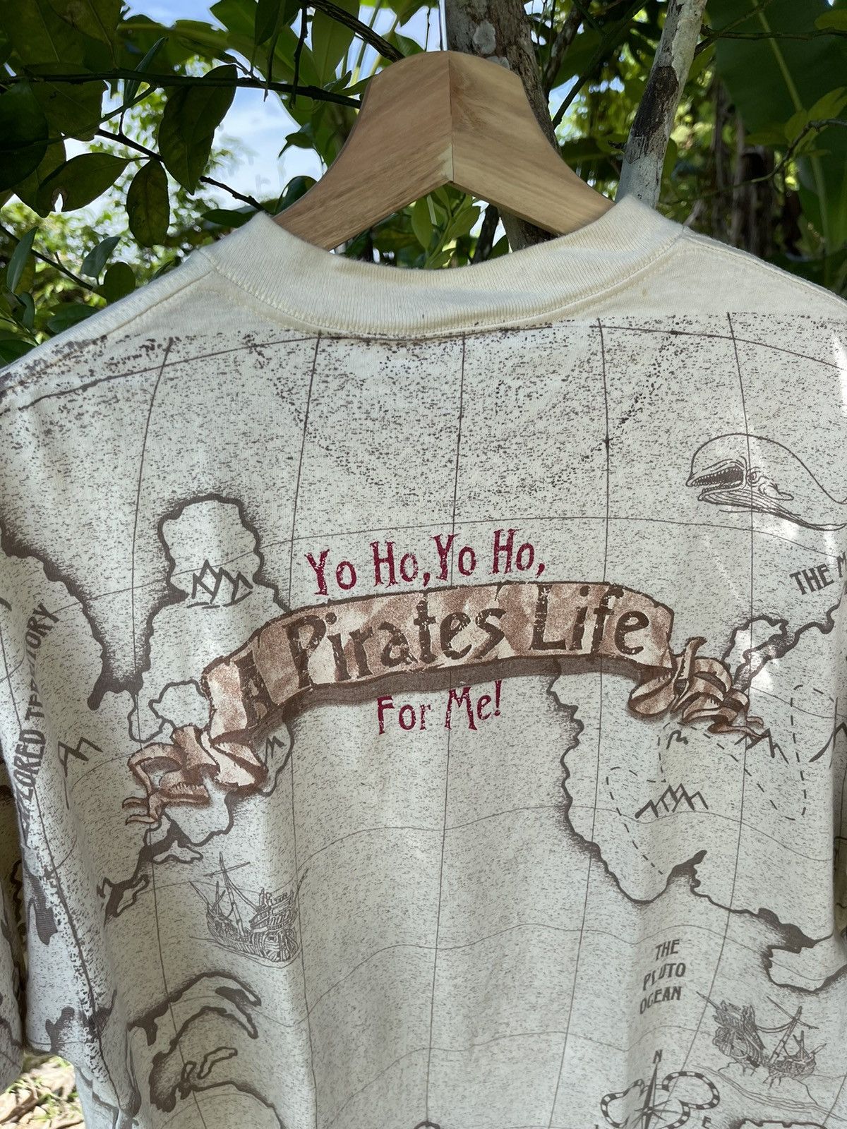 Mickey Mouse VINTAGE SINGLE STITCHED PIRATES OF CARIBBEAN MICKEY TEE Size US L / EU 52-54 / 3 - 6 Thumbnail