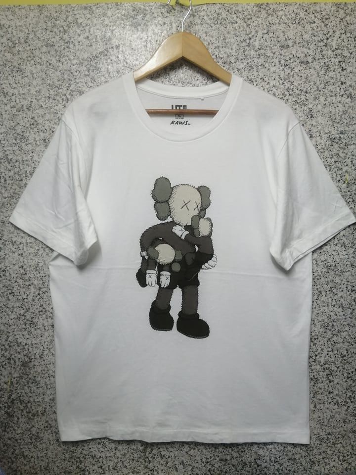 Japanese Brand KAWS TEE VERY RARE Size US XL / EU 56 / 4 - 1 Thumbnail