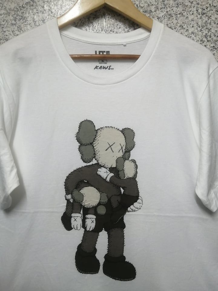 Japanese Brand KAWS TEE VERY RARE Size US XL / EU 56 / 4 - 3 Thumbnail