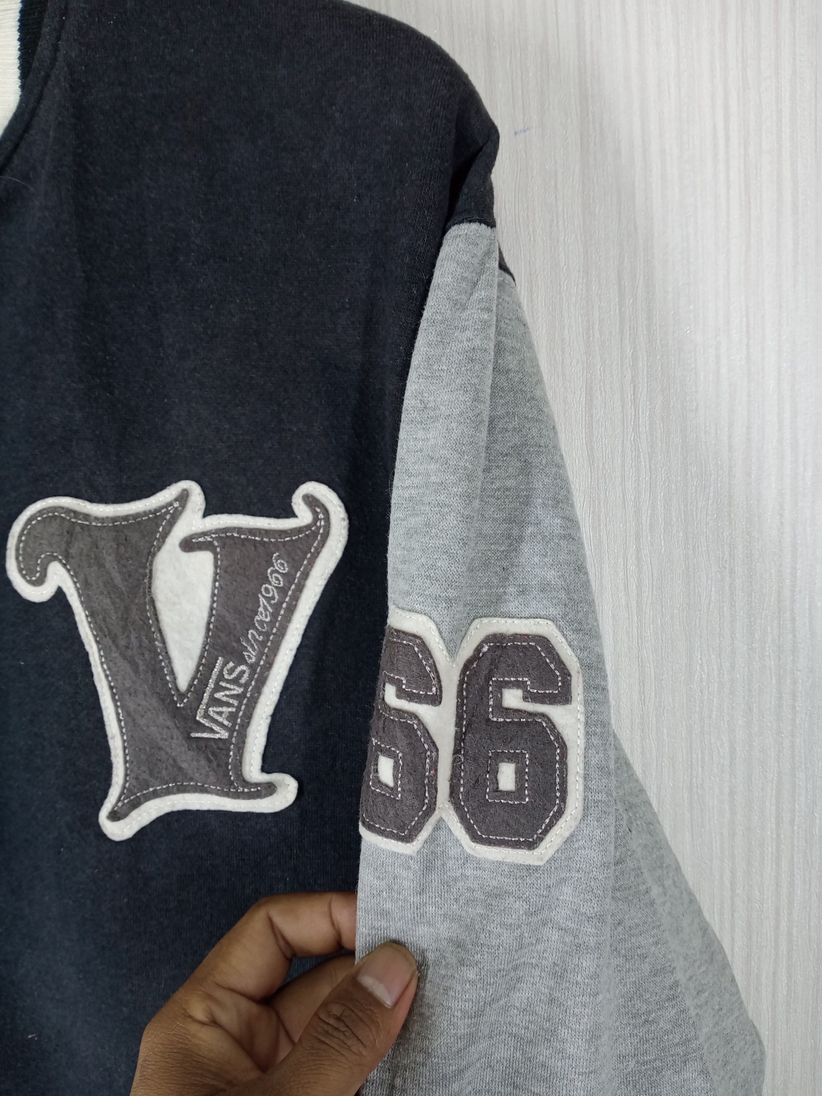 Vans Vintage Vans Varsity Jacket Embroidered Logo Sweater Size US L / EU 52-54 / 3 - 6 Thumbnail