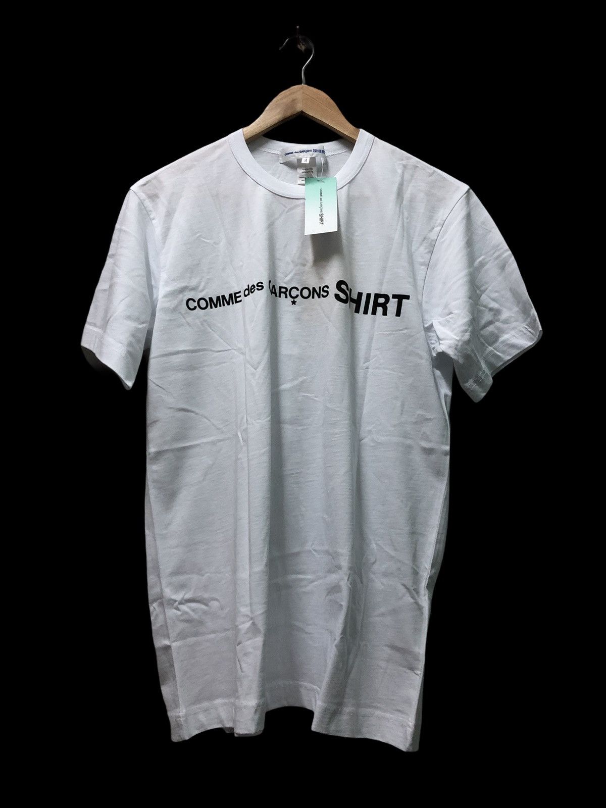 COMME DES GARÇONS SHIRT SPELL OUT LOGO