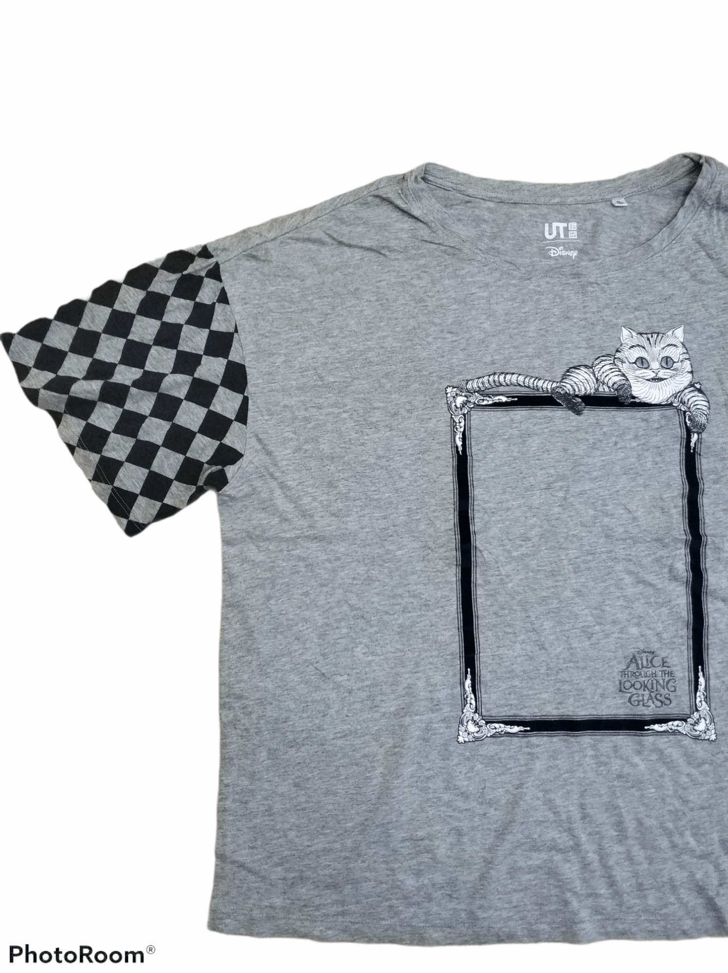 Japanese Brand 🔥Uniqlo Disney Alice Through The Looking Glass Cropped Tee Size US L / EU 52-54 / 3 - 2 Thumbnail