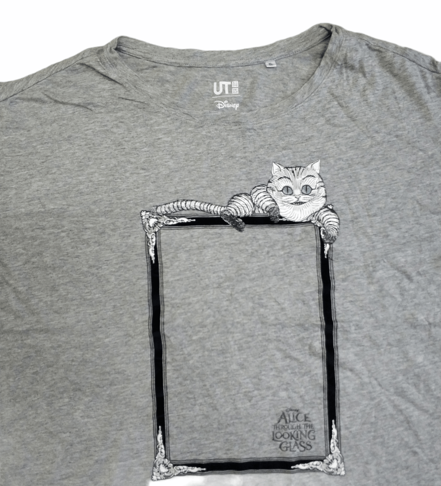 Japanese Brand 🔥Uniqlo Disney Alice Through The Looking Glass Cropped Tee Size US L / EU 52-54 / 3 - 3 Thumbnail
