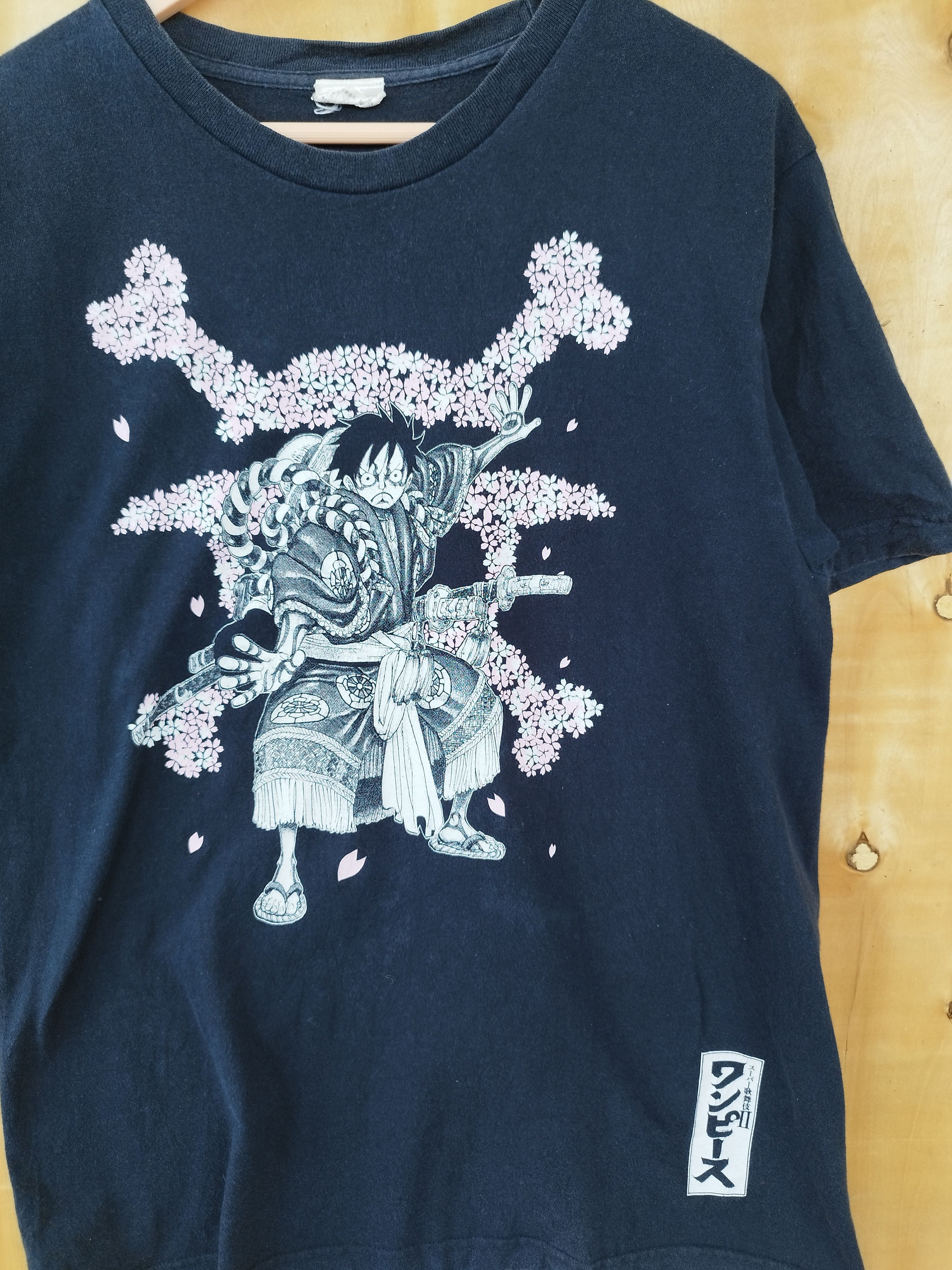 Anime Vintage One piece t shirt Size US M / EU 48-50 / 2 - 3 Thumbnail