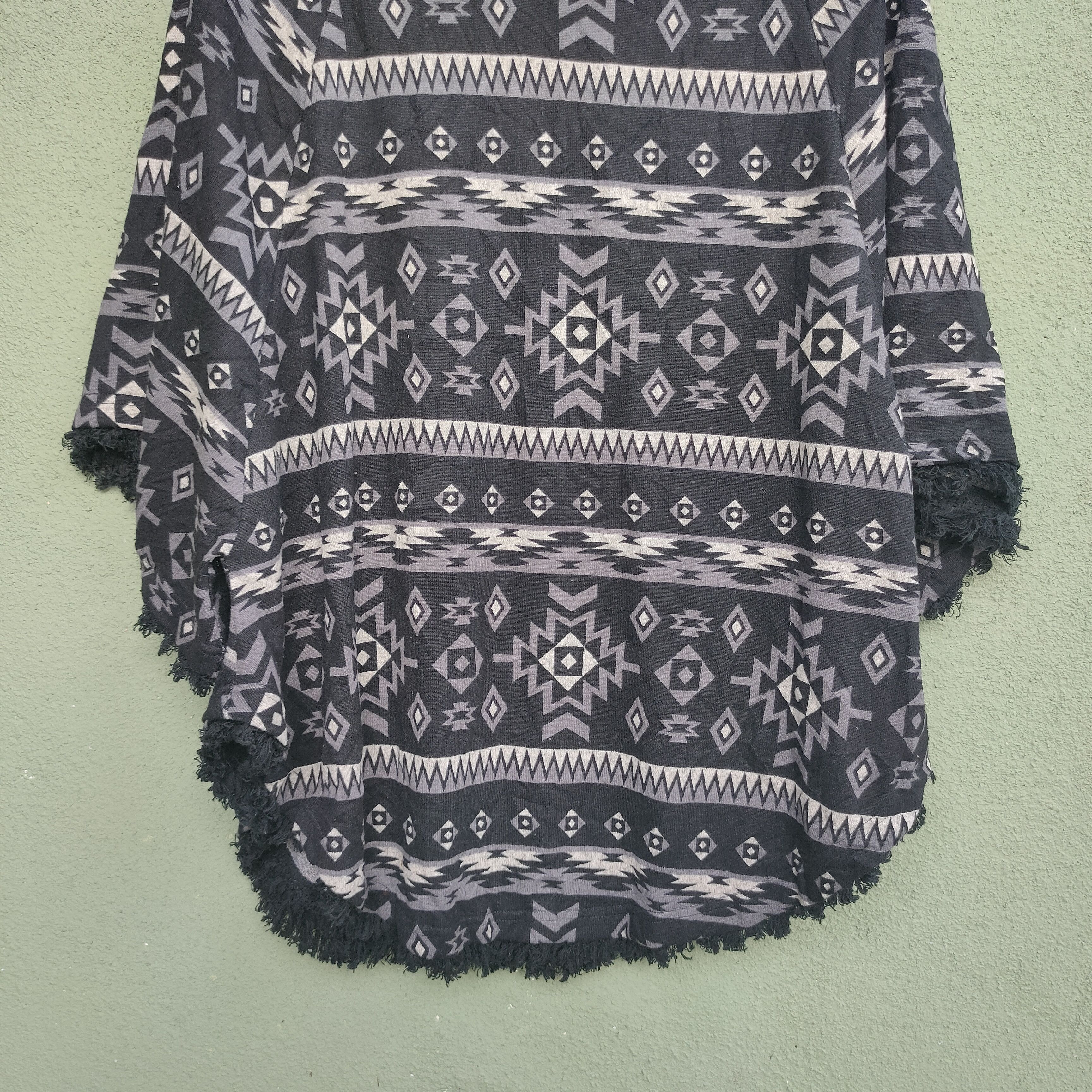 Japanese Brand Vintage Strange Heaven Navajo Style Blouse Tee Size US XL / EU 56 / 4 - 3 Thumbnail