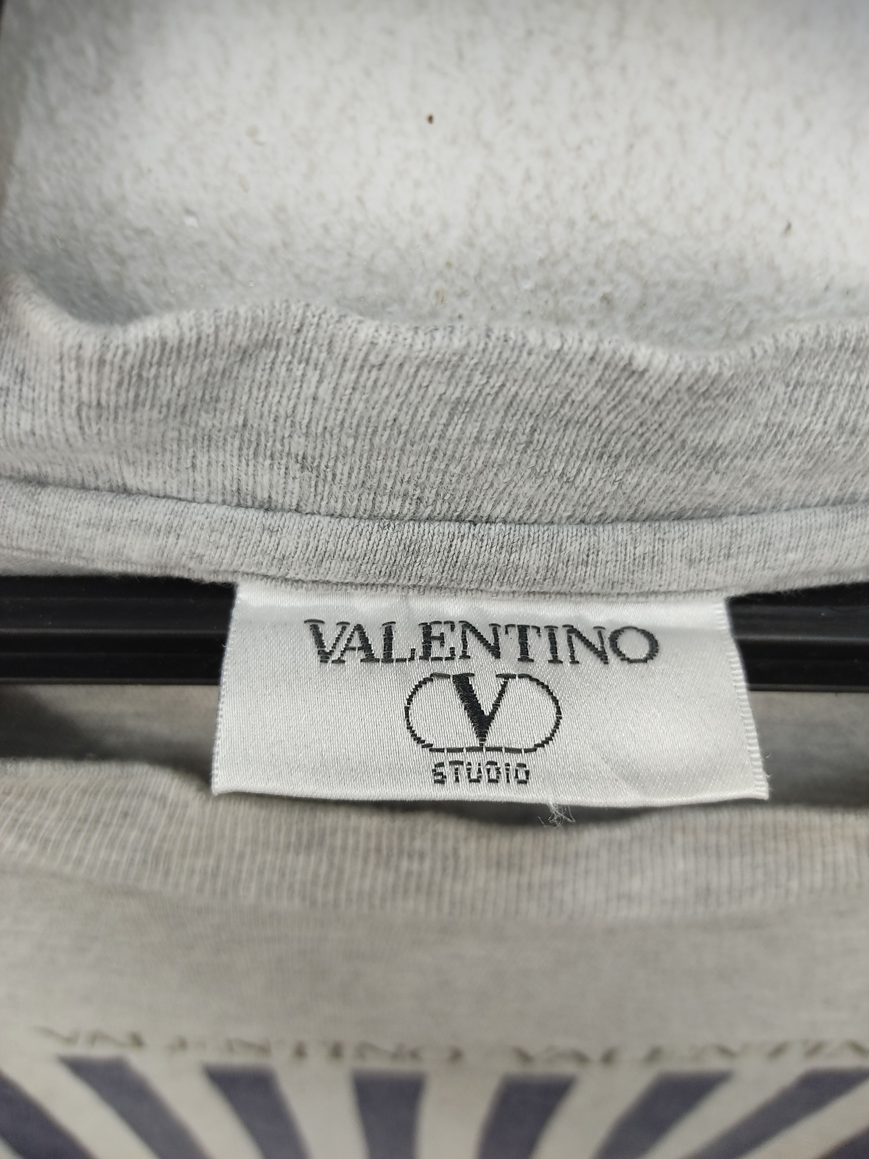 Valentino × Vintage Vintage 90's Valentino Big Logo T-Shirt Size US L / EU 52-54 / 3 - 5 Thumbnail