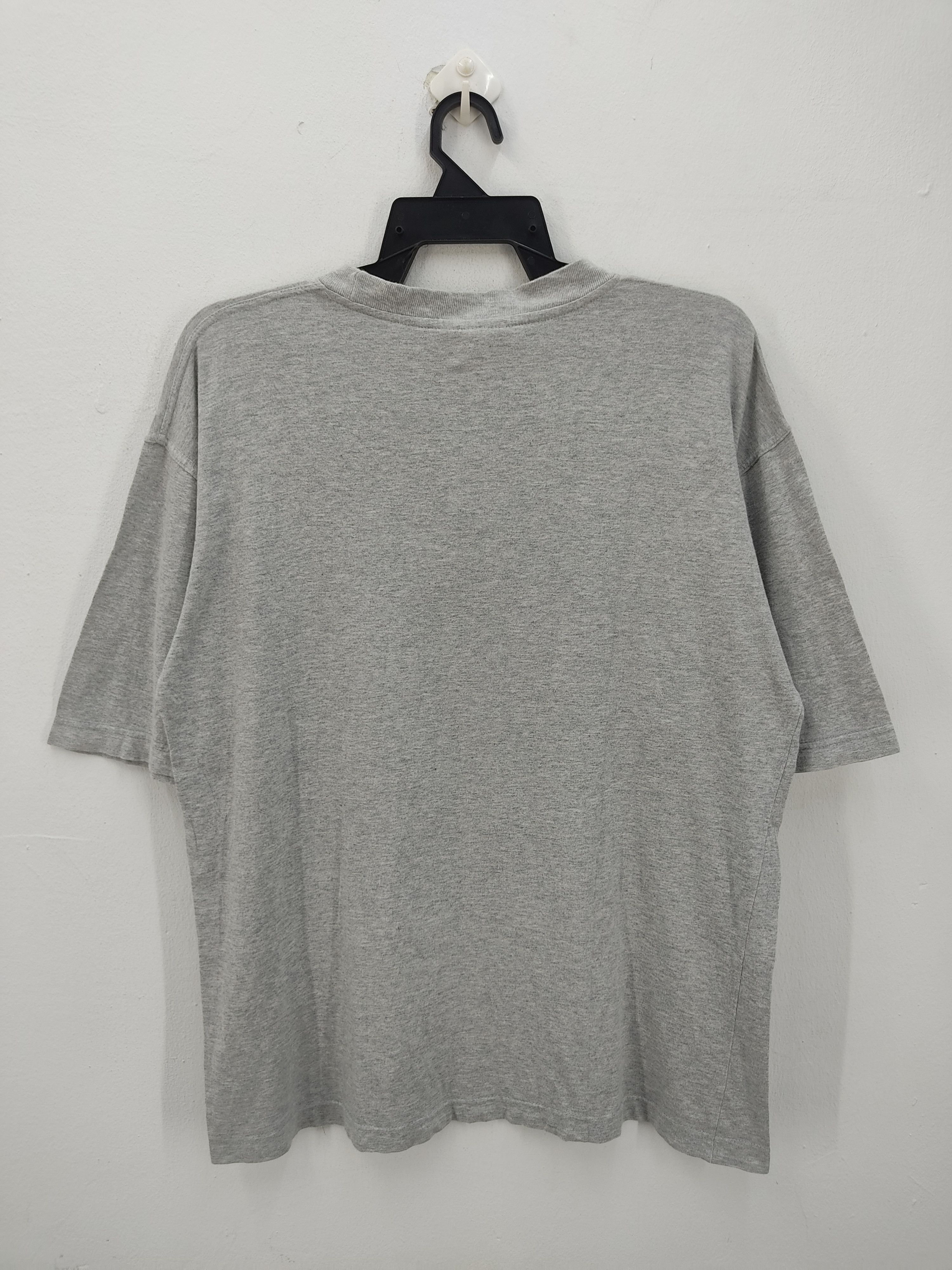 Valentino × Vintage Vintage 90's Valentino Big Logo T-Shirt Size US L / EU 52-54 / 3 - 4 Thumbnail