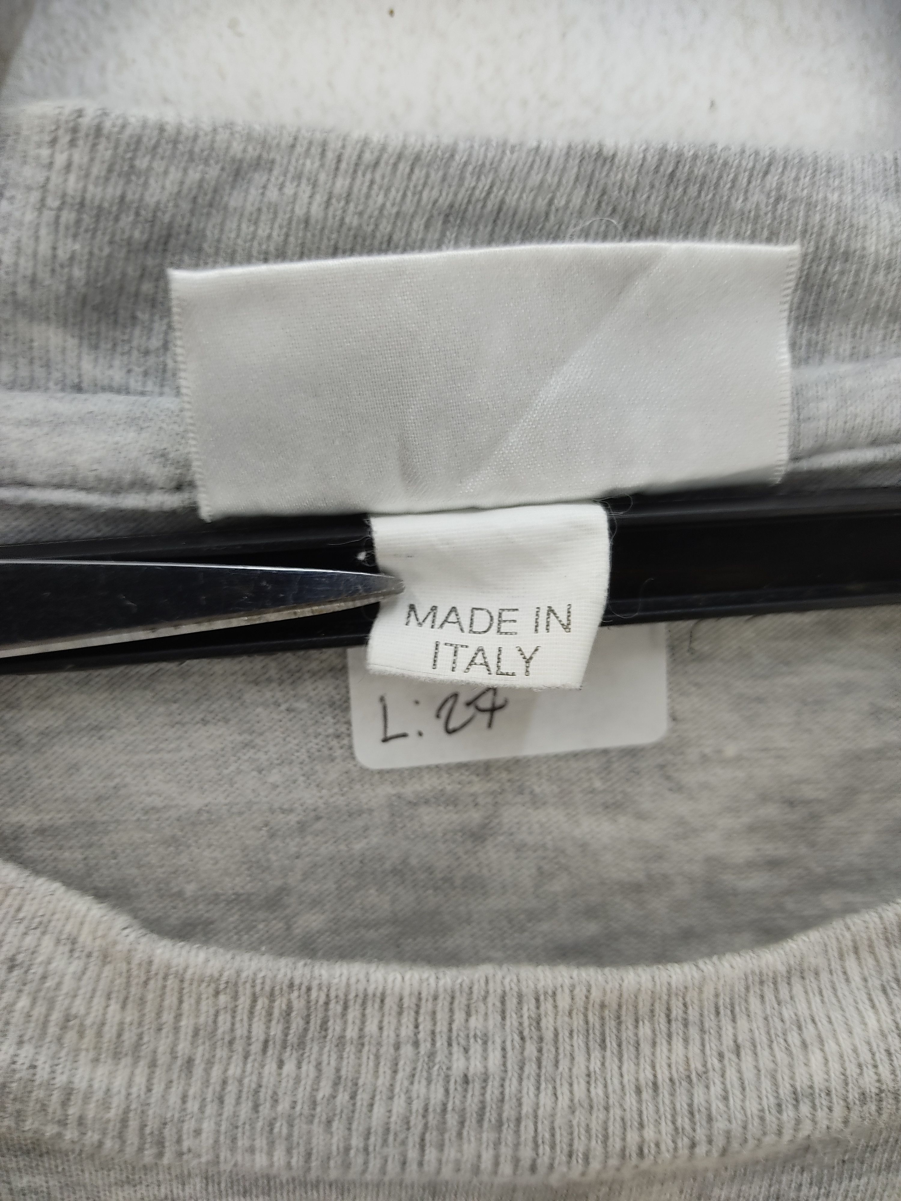 Valentino × Vintage Vintage 90's Valentino Big Logo T-Shirt Size US L / EU 52-54 / 3 - 6 Thumbnail