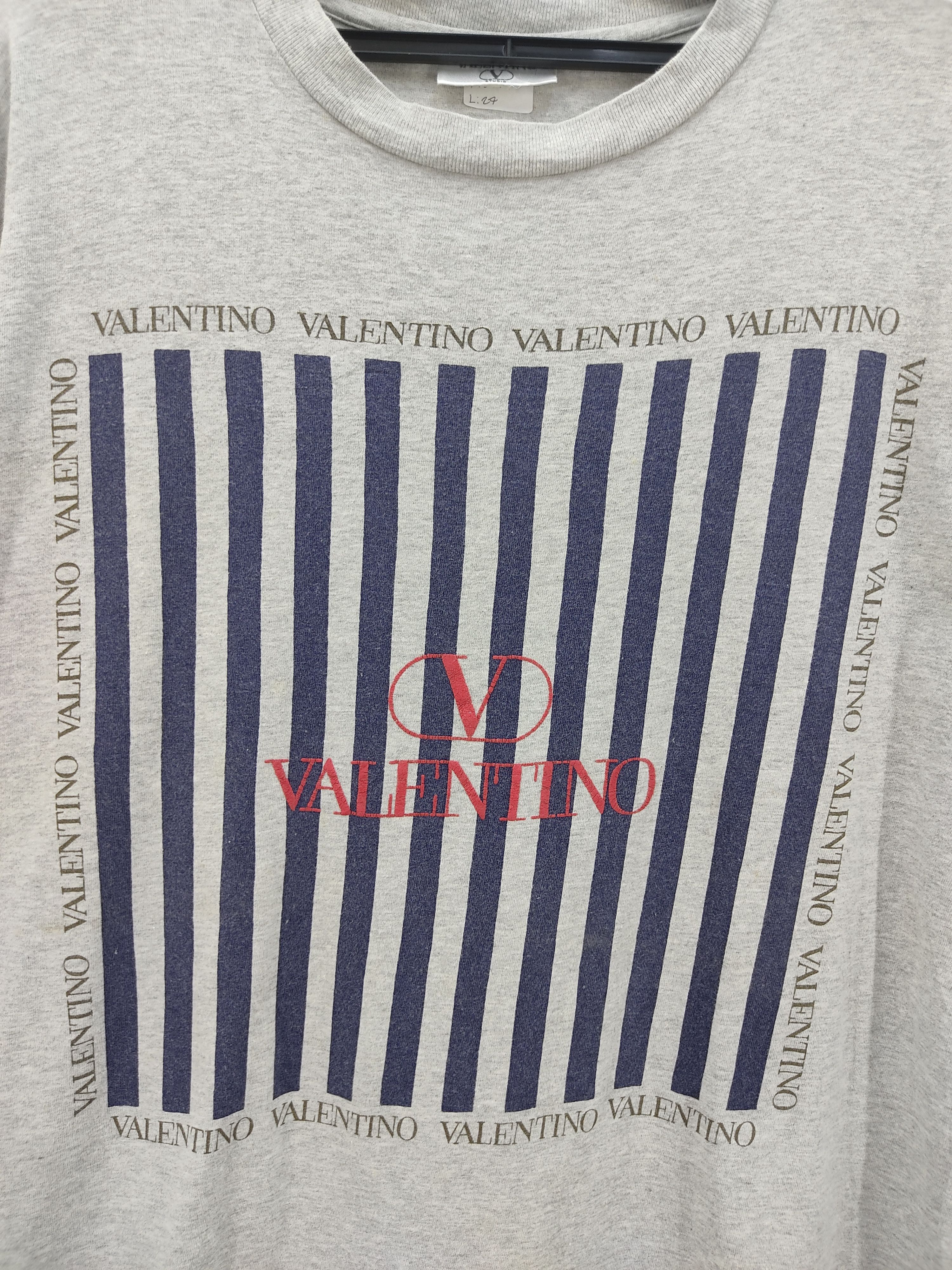 Valentino × Vintage Vintage 90's Valentino Big Logo T-Shirt Size US L / EU 52-54 / 3 - 3 Thumbnail