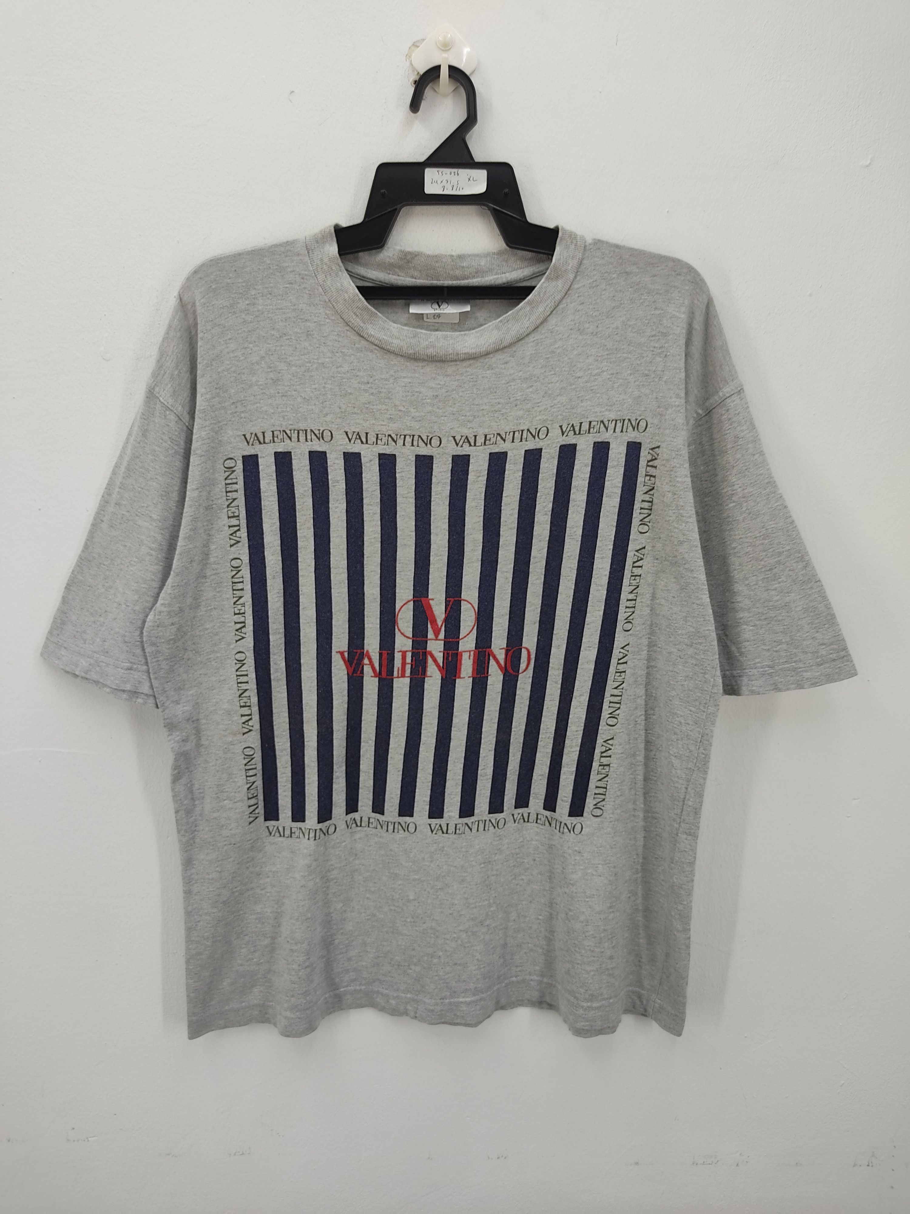 Valentino × Vintage Vintage 90's Valentino Big Logo T-Shirt Size US L / EU 52-54 / 3 - 1 Thumbnail