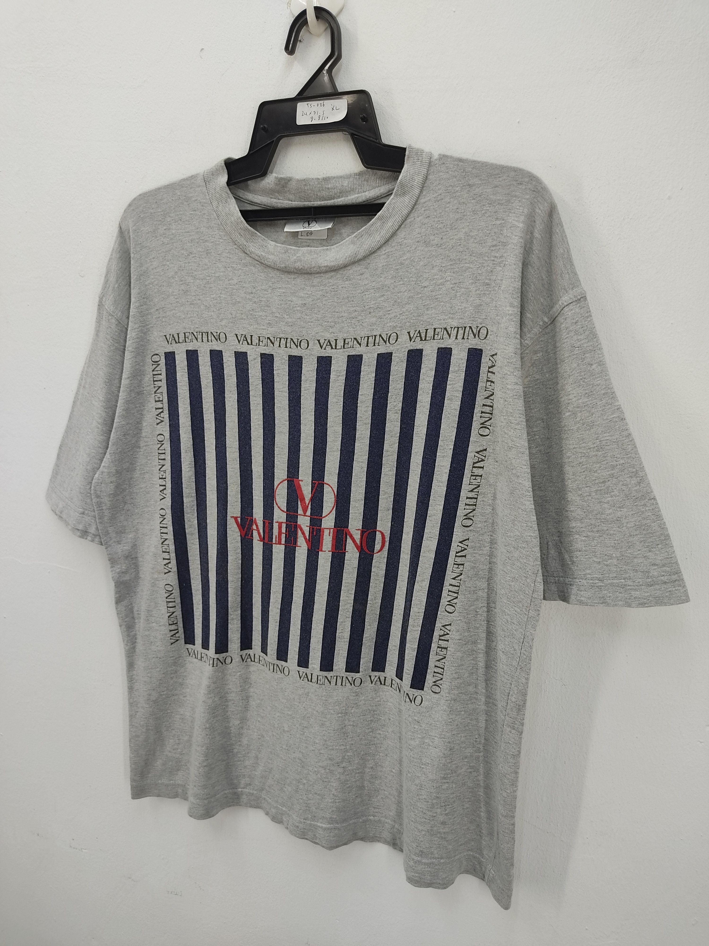 Valentino × Vintage Vintage 90's Valentino Big Logo T-Shirt Size US L / EU 52-54 / 3 - 2 Thumbnail