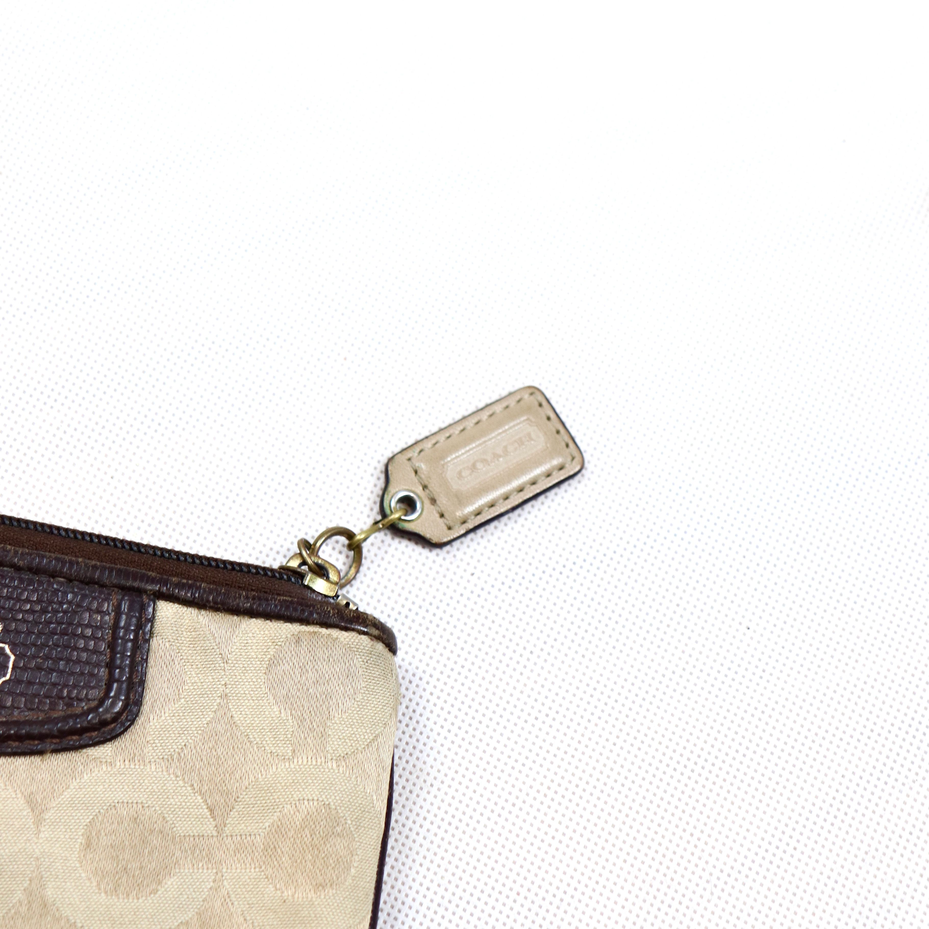Coach Classic Monogram Hand Clutch Wallet Size ONE SIZE - 4 Thumbnail