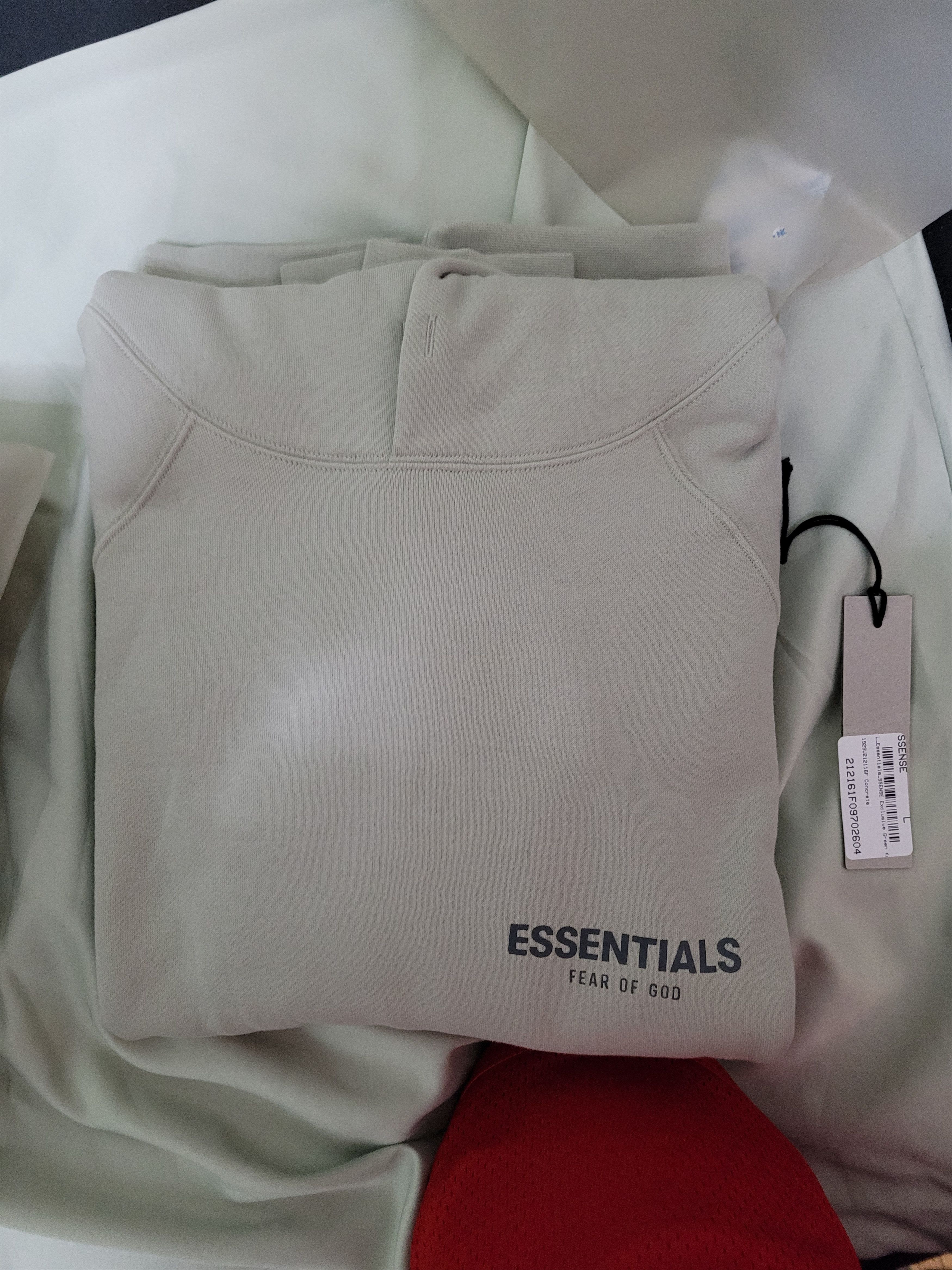 Fear of God Fear of God Essentials SSENSE Exclusive Hoodie Concrete Size US L / EU 52-54 / 3 - 5 Thumbnail