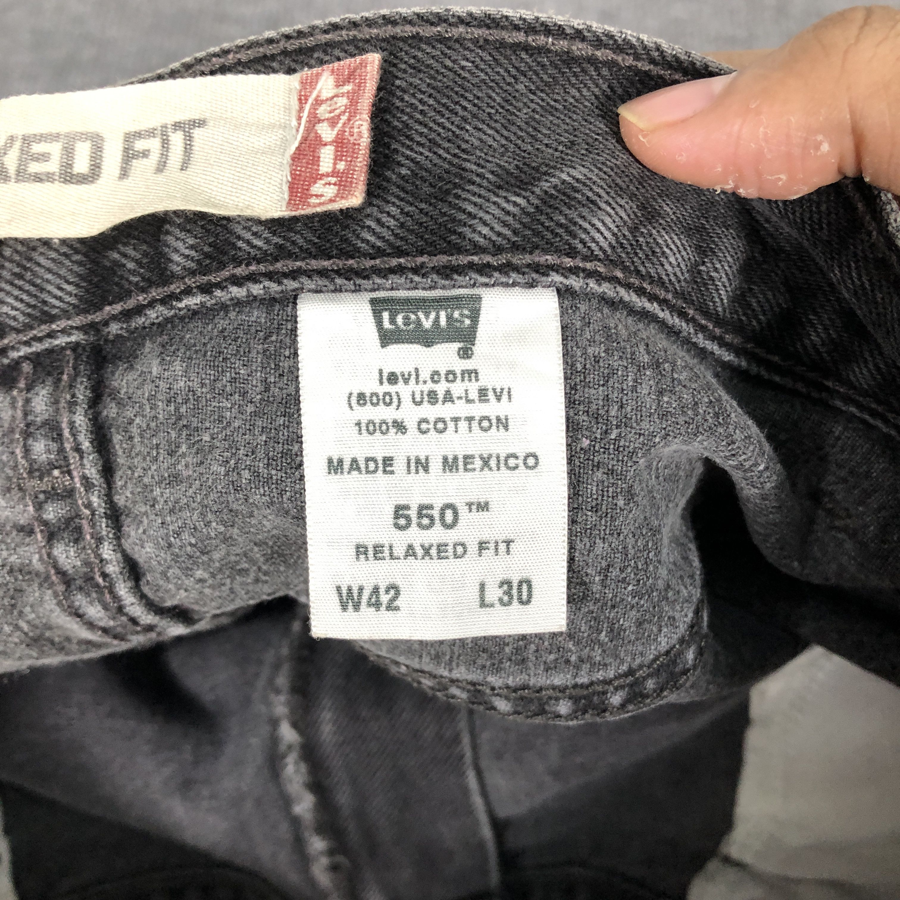 Levi's Vintage Y2k Levi's 550 Relaxed Fit Faded Denim Jean Size US 43 - 20 Thumbnail