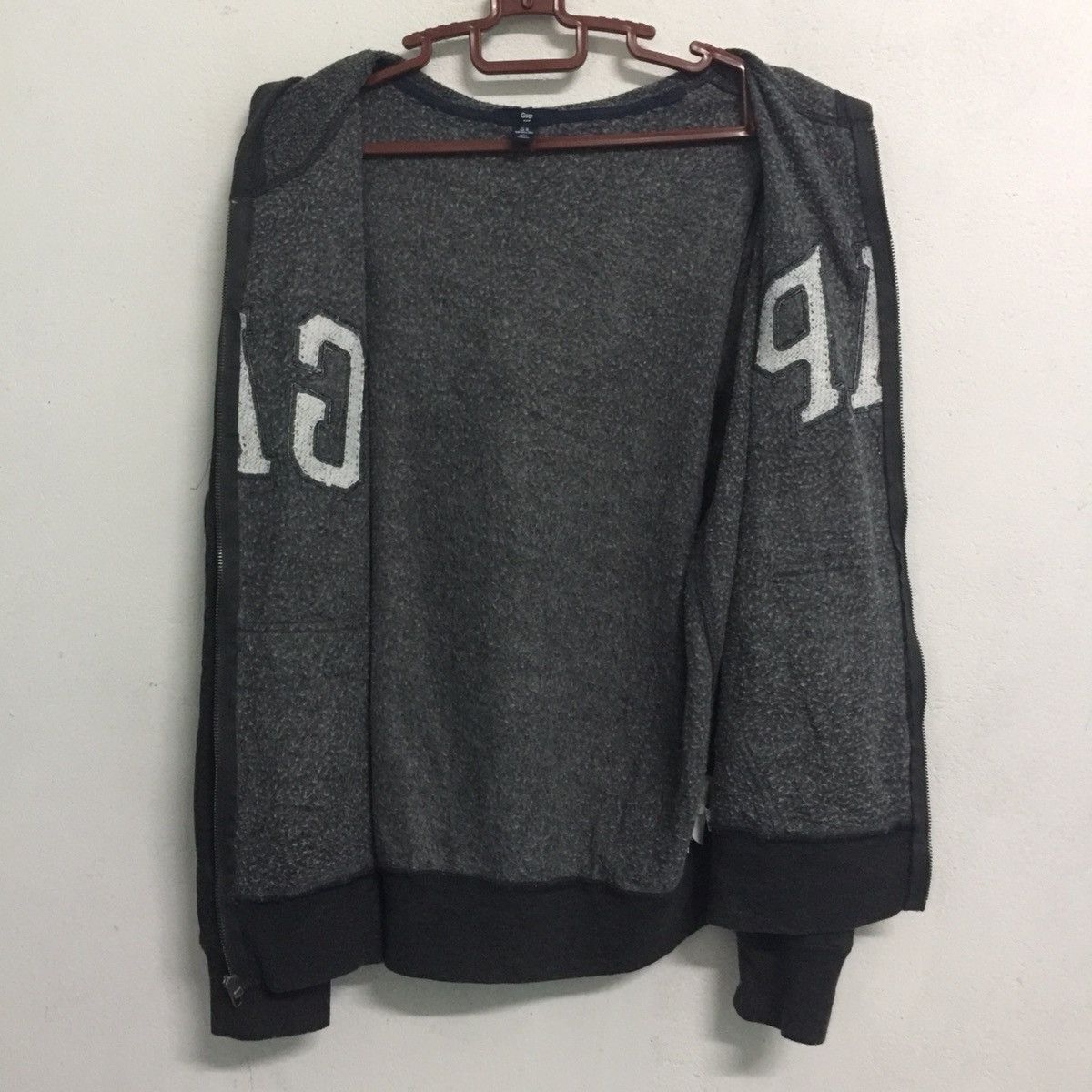 Gap Rare ! Gap hoodie big logo embroidered Size US M / EU 48-50 / 2 - 9 Thumbnail