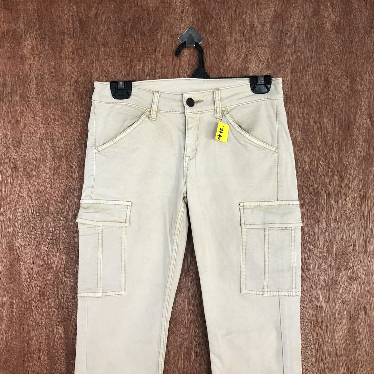 image of Uniqlo Cream Tactical Vintage Multipocket Cargo Pants 2340, Women's (Size 24)