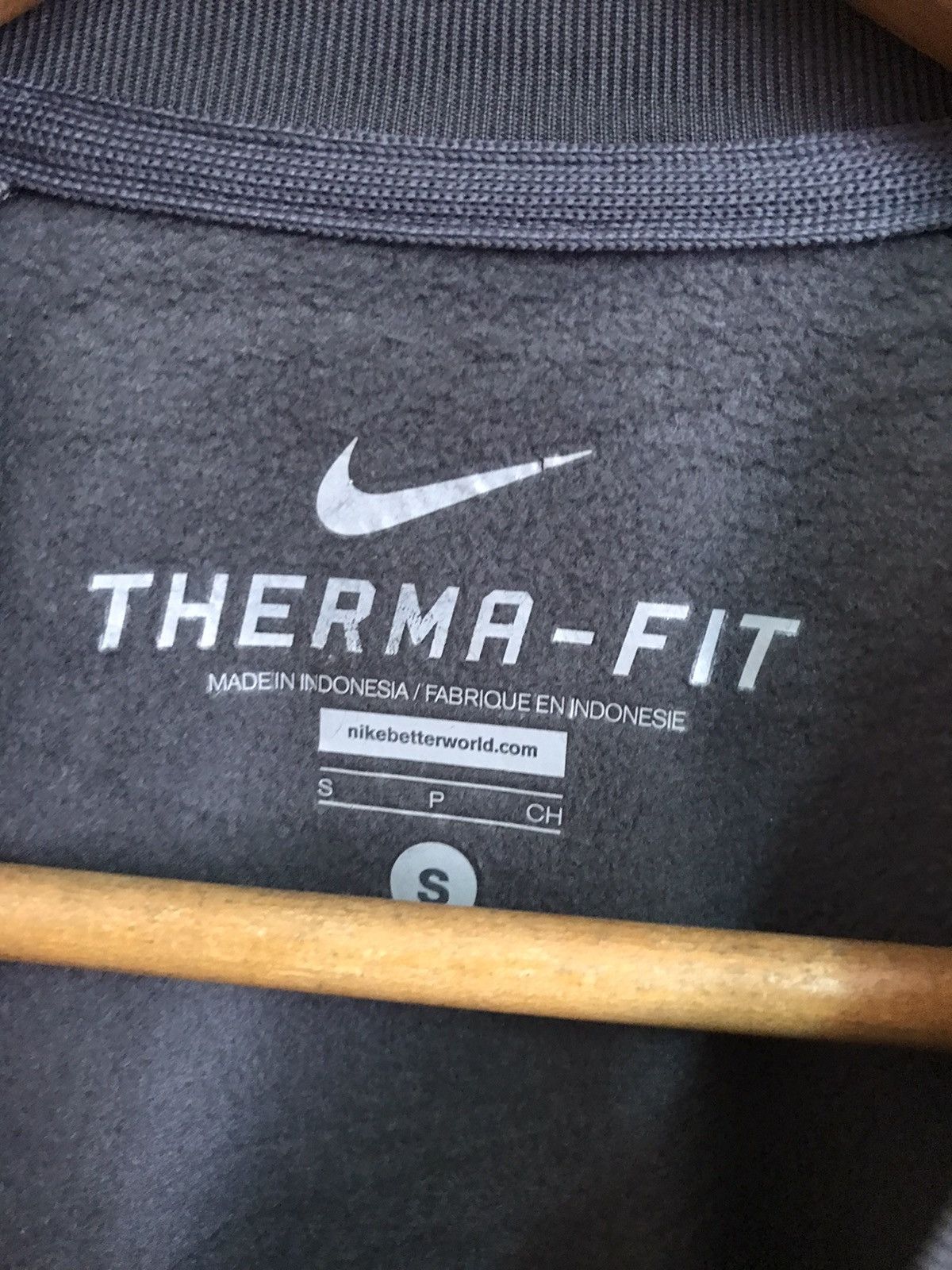 Nike NIKE CENTER THERMA FIT LONG SLEEVE Size US M / EU 48-50 / 2 - 6 Thumbnail