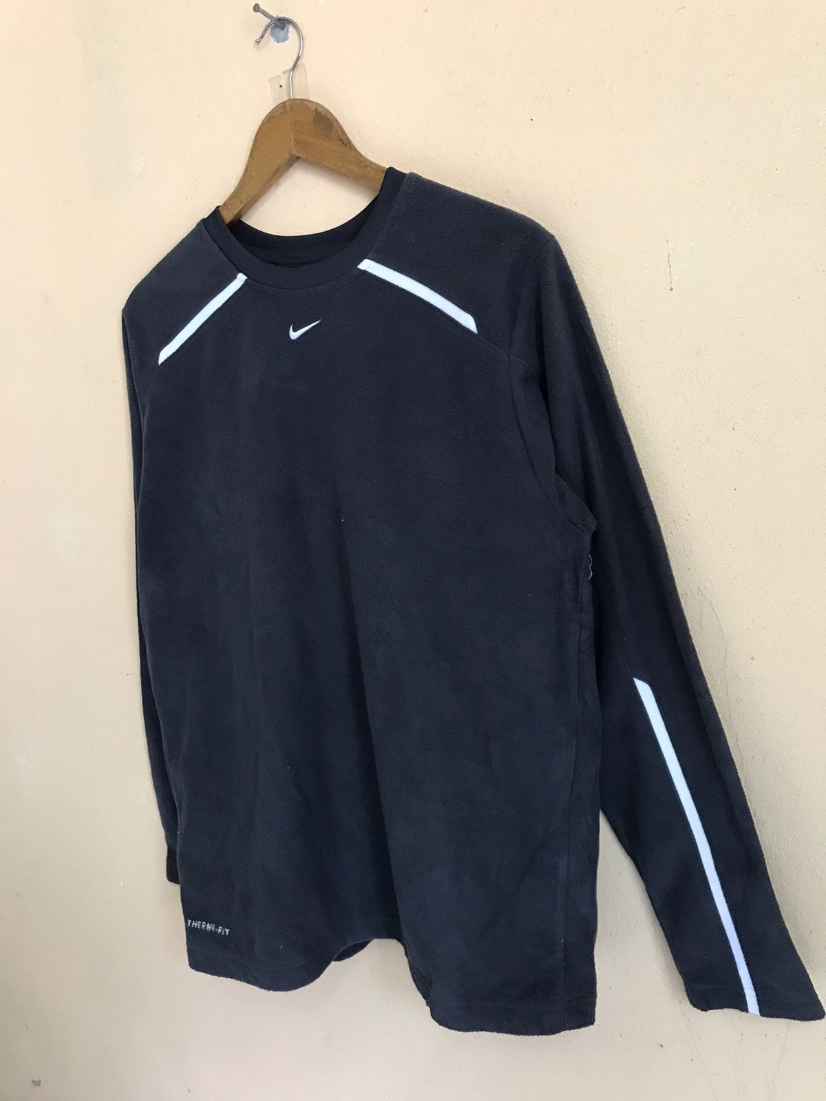 Nike NIKE CENTER THERMA FIT LONG SLEEVE Size US M / EU 48-50 / 2 - 4 Thumbnail