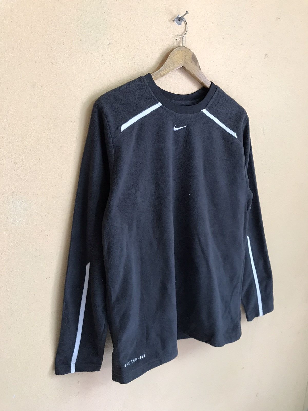 Nike NIKE CENTER THERMA FIT LONG SLEEVE Size US M / EU 48-50 / 2 - 3 Thumbnail