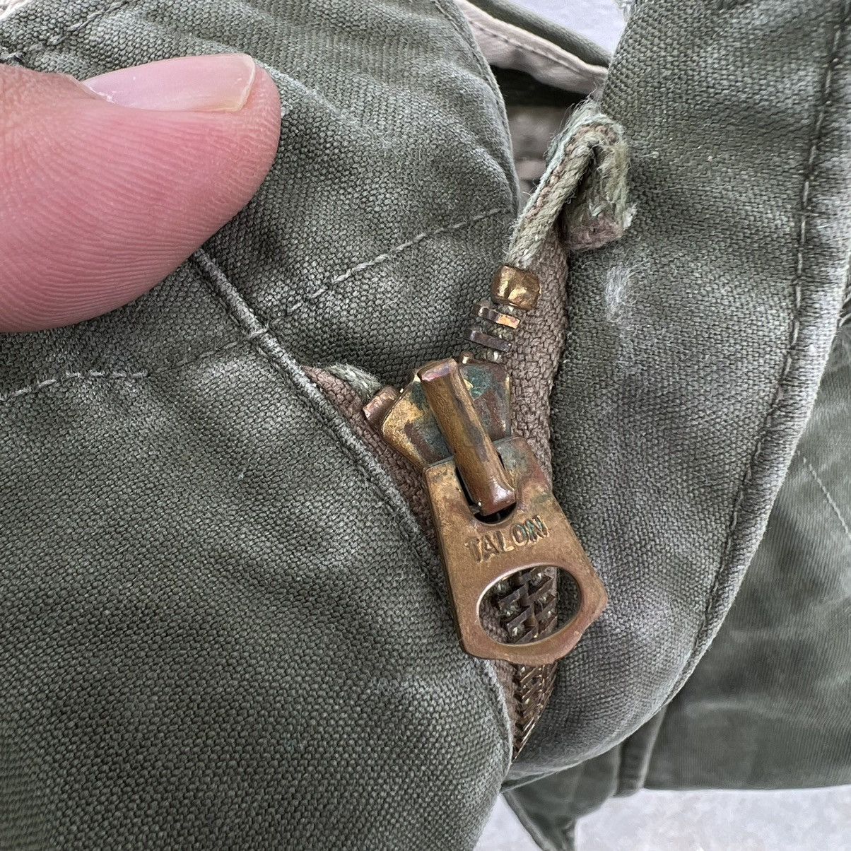 Vintage TRUE VINTAGE 1951 CARGO PANTS MILITARY WEAR MULTI POCKETS Size US 34 / EU 50 - 14 Thumbnail