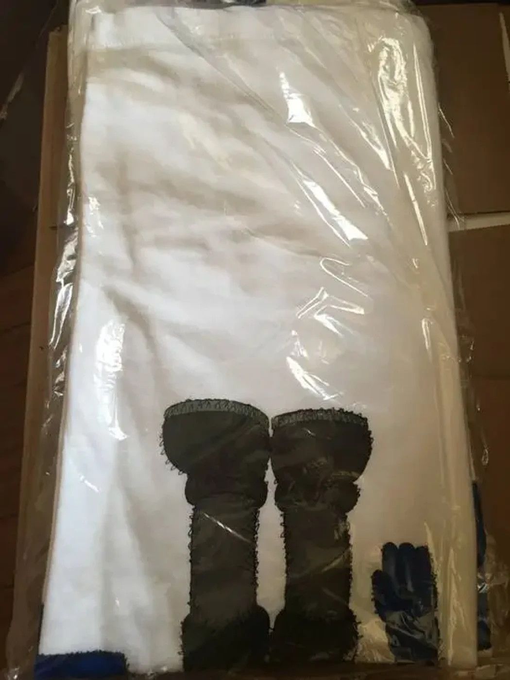 Kaws × Uniqlo Uniqlo x Kaws Gone Tee Large Size US L / EU 52-54 / 3 - 2 Thumbnail