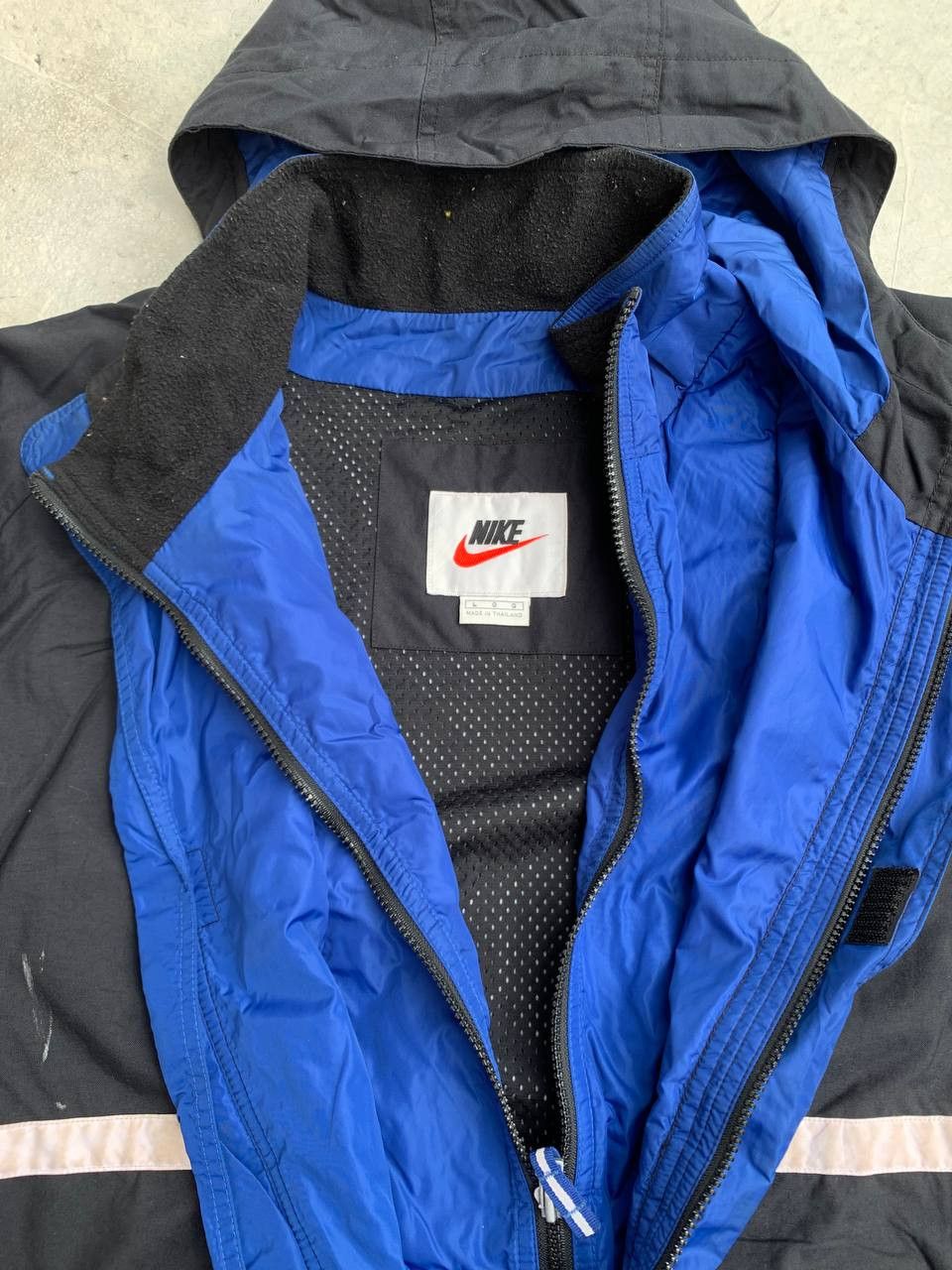 Nike Vintage Nike Mini Center Swoosh Water Resistant Jacket Size US L / EU 52-54 / 3 - 6 Thumbnail