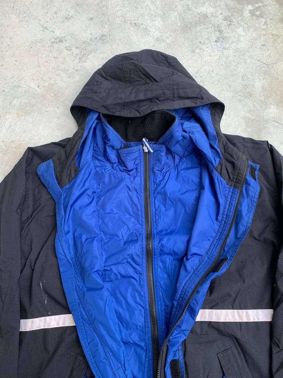 Nike Vintage Nike Mini Center Swoosh Water Resistant Jacket Size US L / EU 52-54 / 3 - 5 Thumbnail