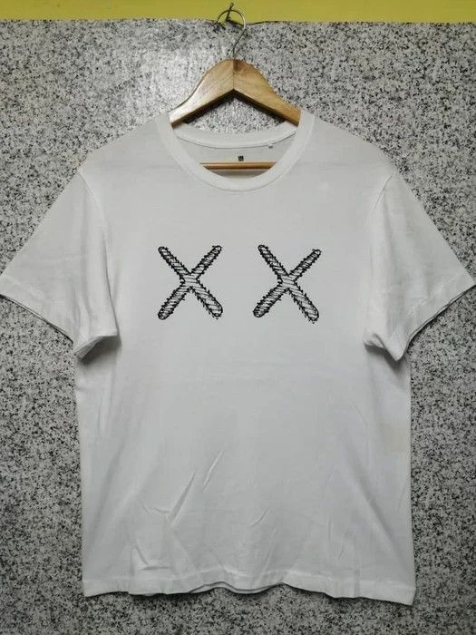 Japanese Brand VINTAGE KAWS VERY RARE Size US M / EU 48-50 / 2 - 2 Thumbnail