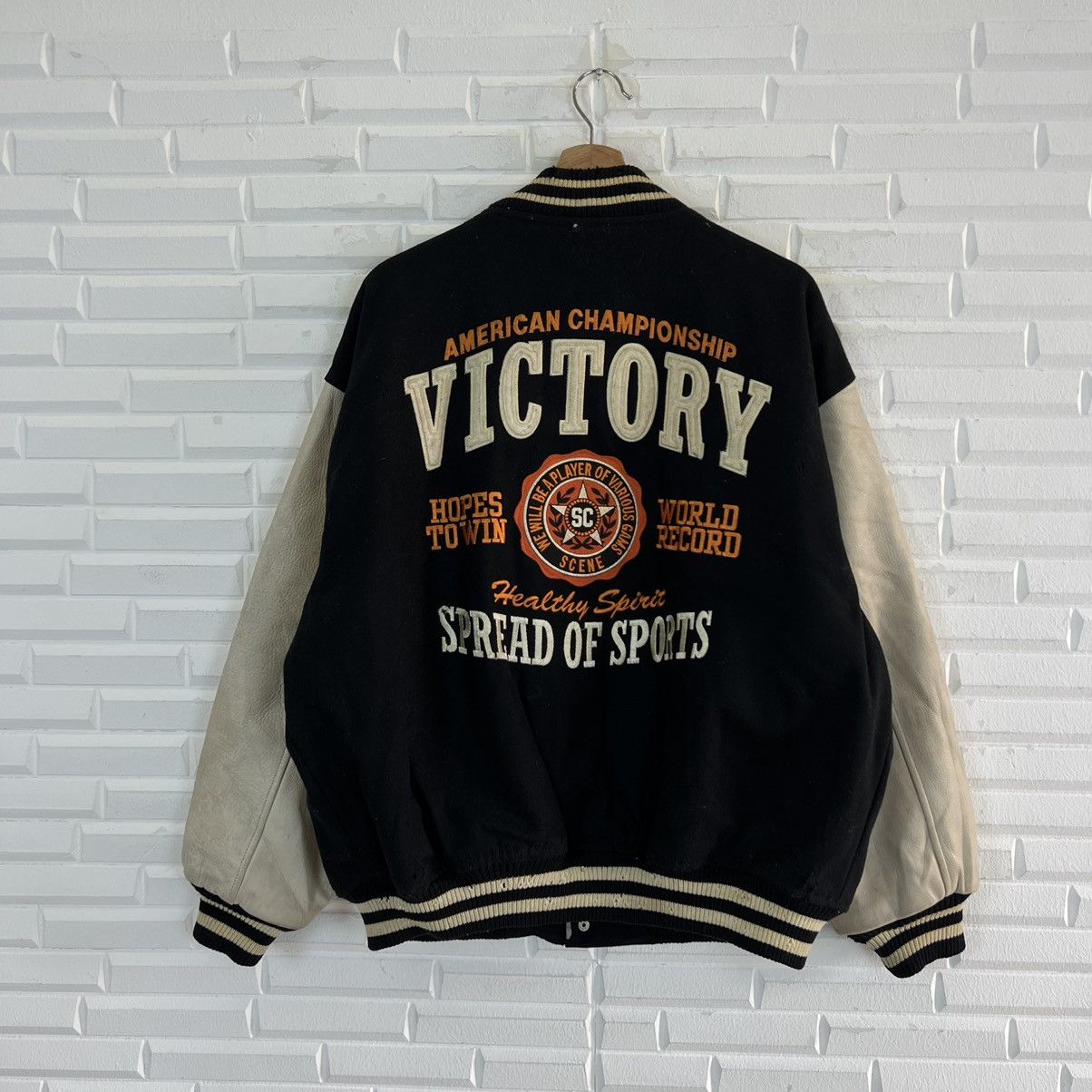 Japanese Brand VARSITY JACKET SCENE VICTORY BIG LOGO LEATHER HANDLING Size US L / EU 52-54 / 3 - 1 Thumbnail